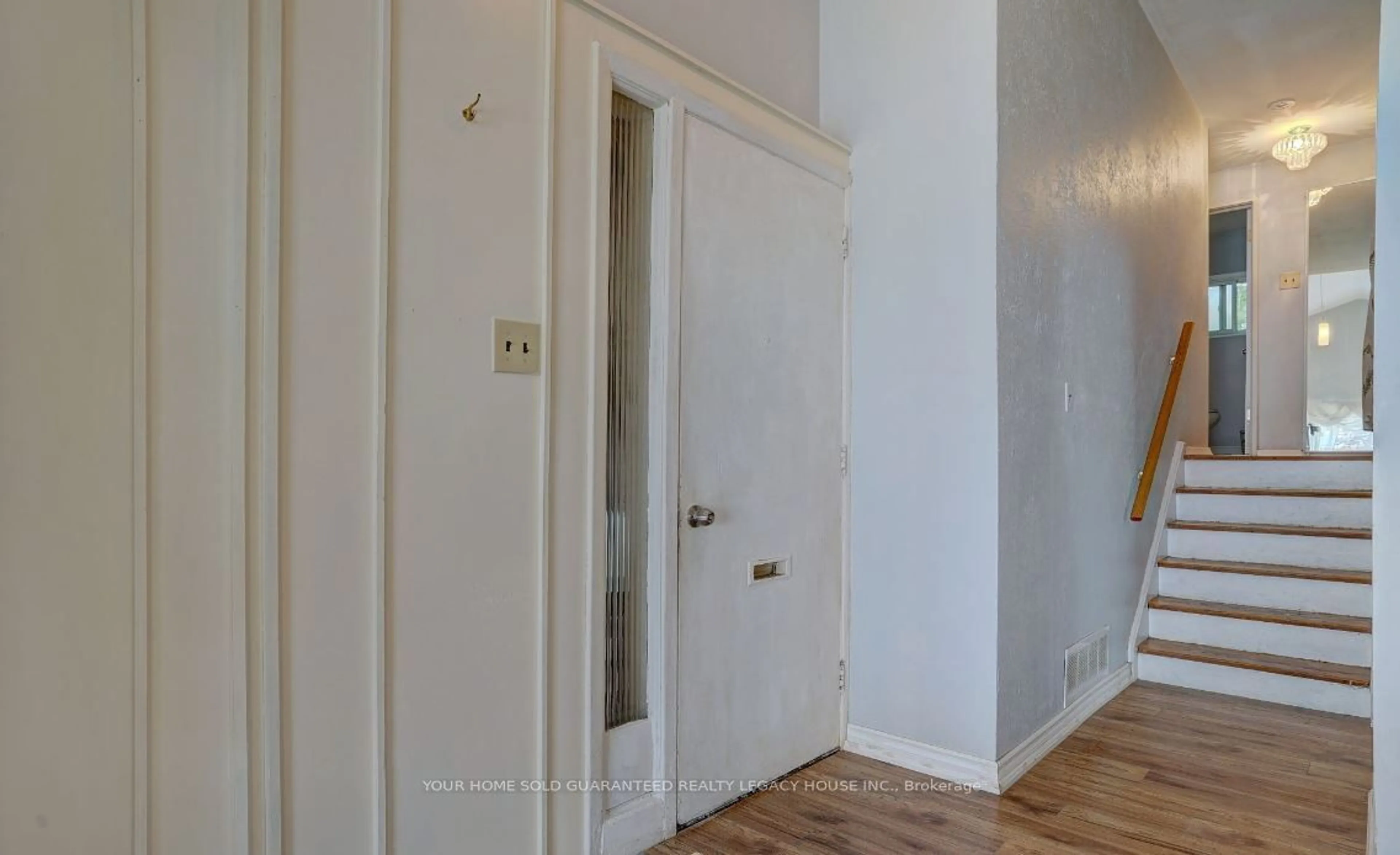Indoor entryway for 64 Botany Hill Rd, Toronto Ontario M1G 3K5