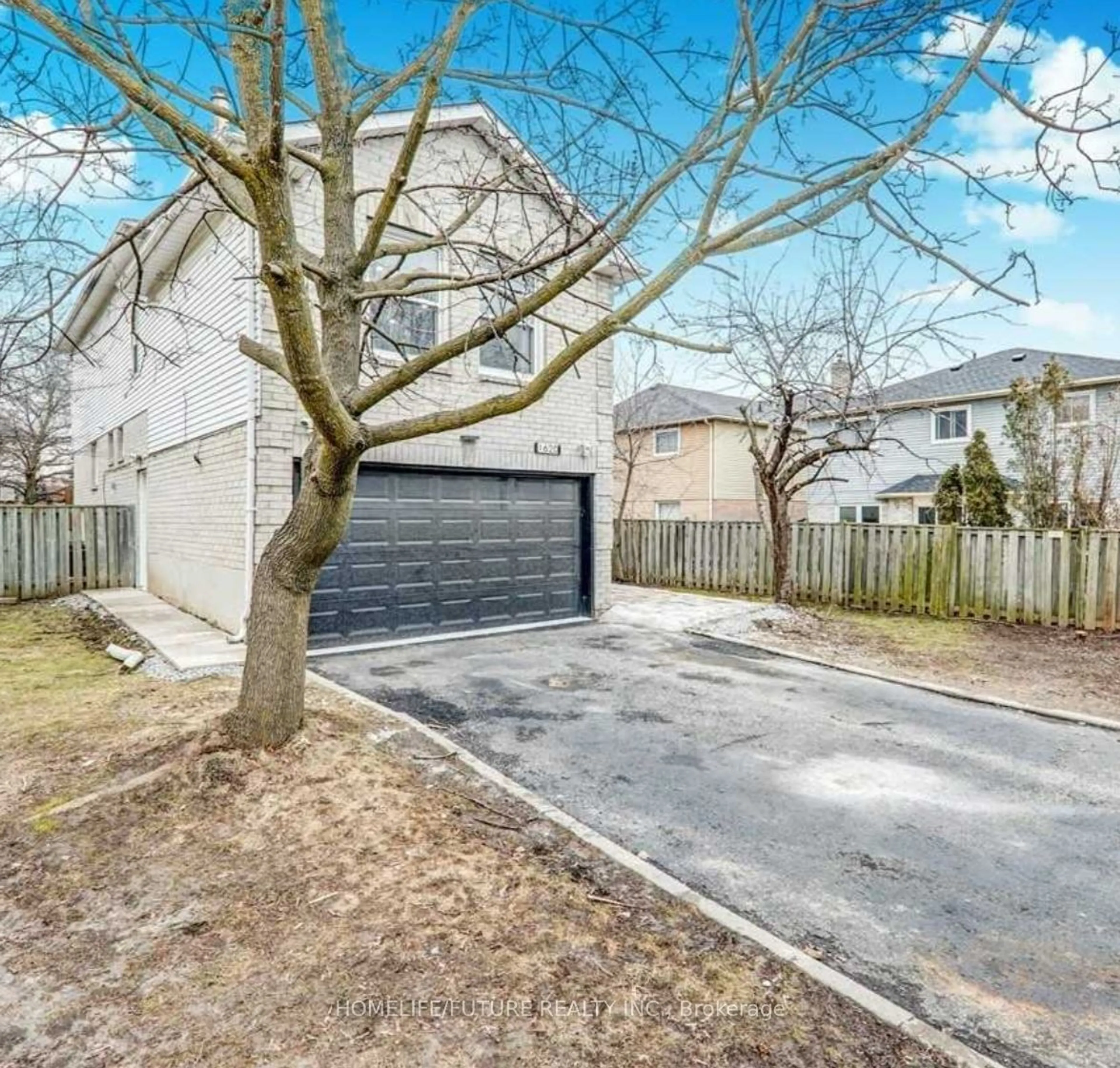 Fenced yard for 1620 Mcbrady Cres, Pickering Ontario L1X 2B6