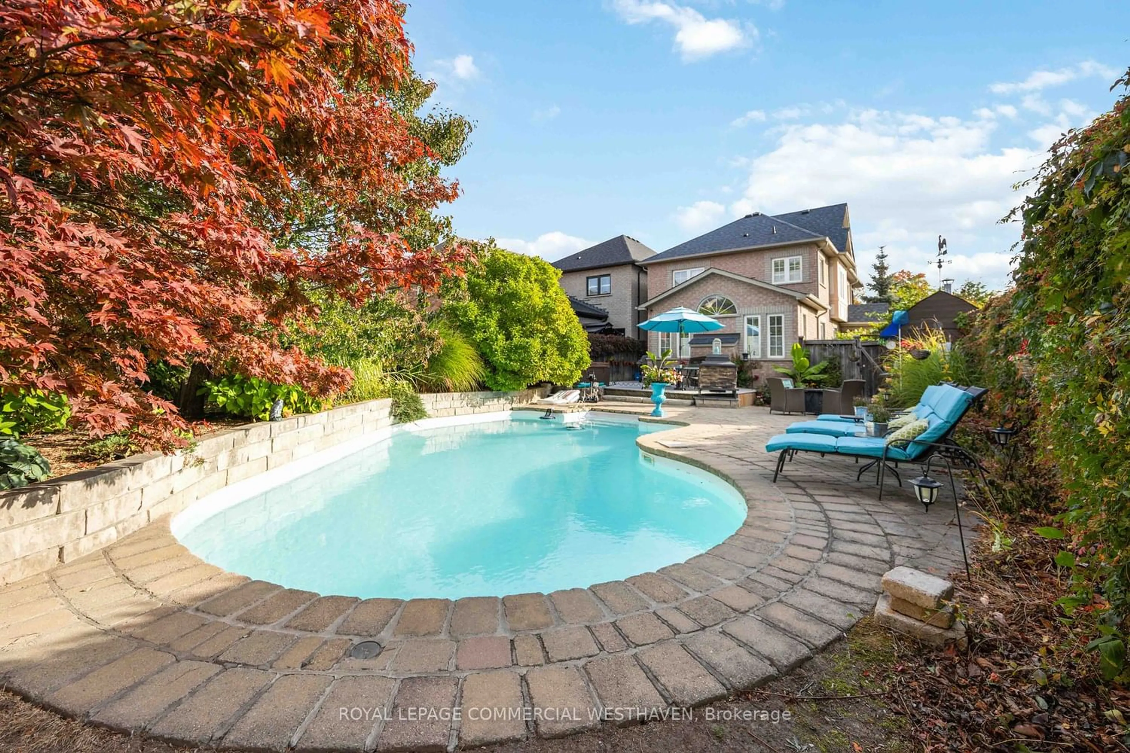 Indoor or outdoor pool for 345 Mapleview Crt, Pickering Ontario L1X 2X3