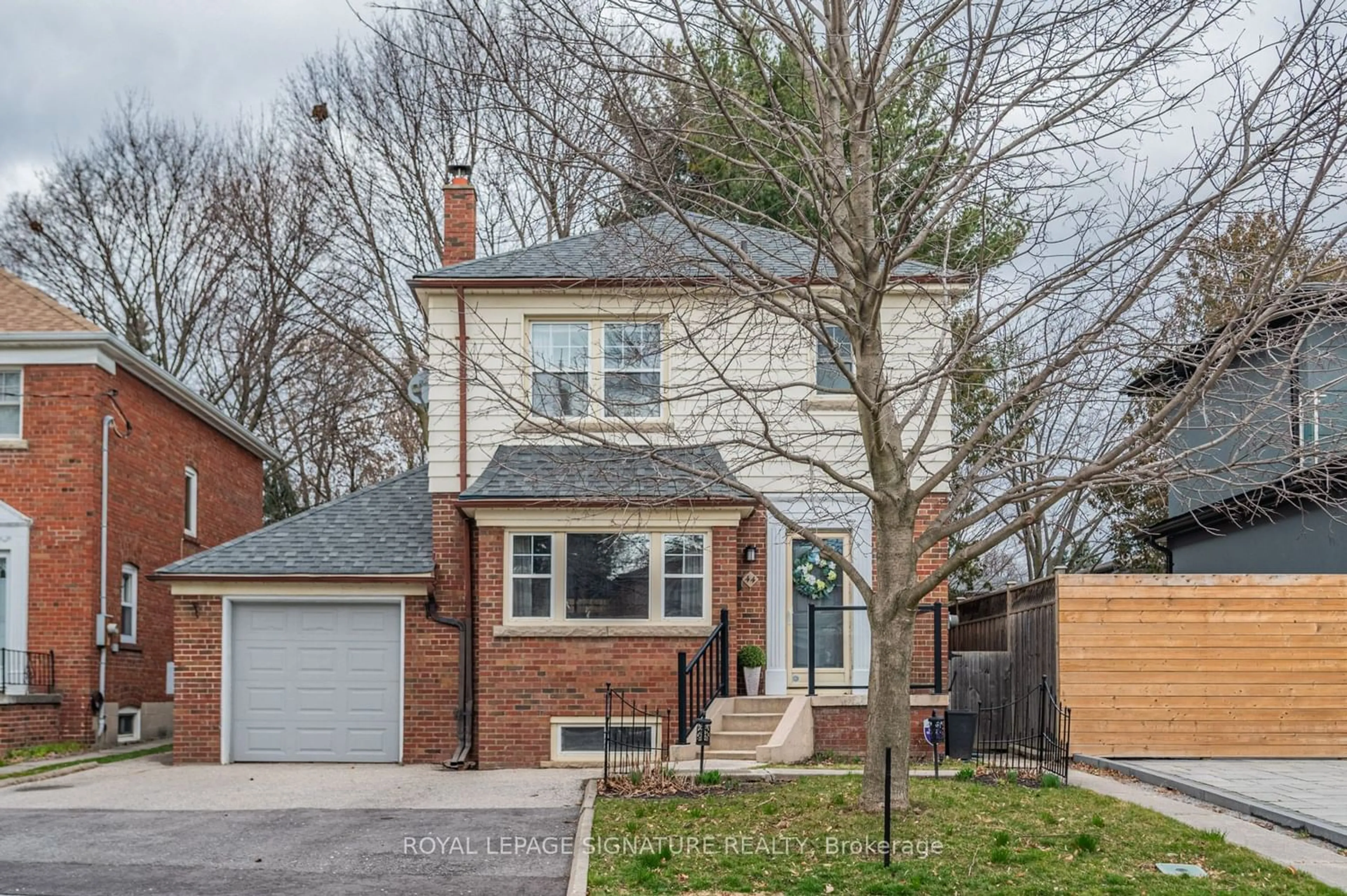 Home with brick exterior material for 44 Parkview Hill Cres, Toronto Ontario M4B 1P9