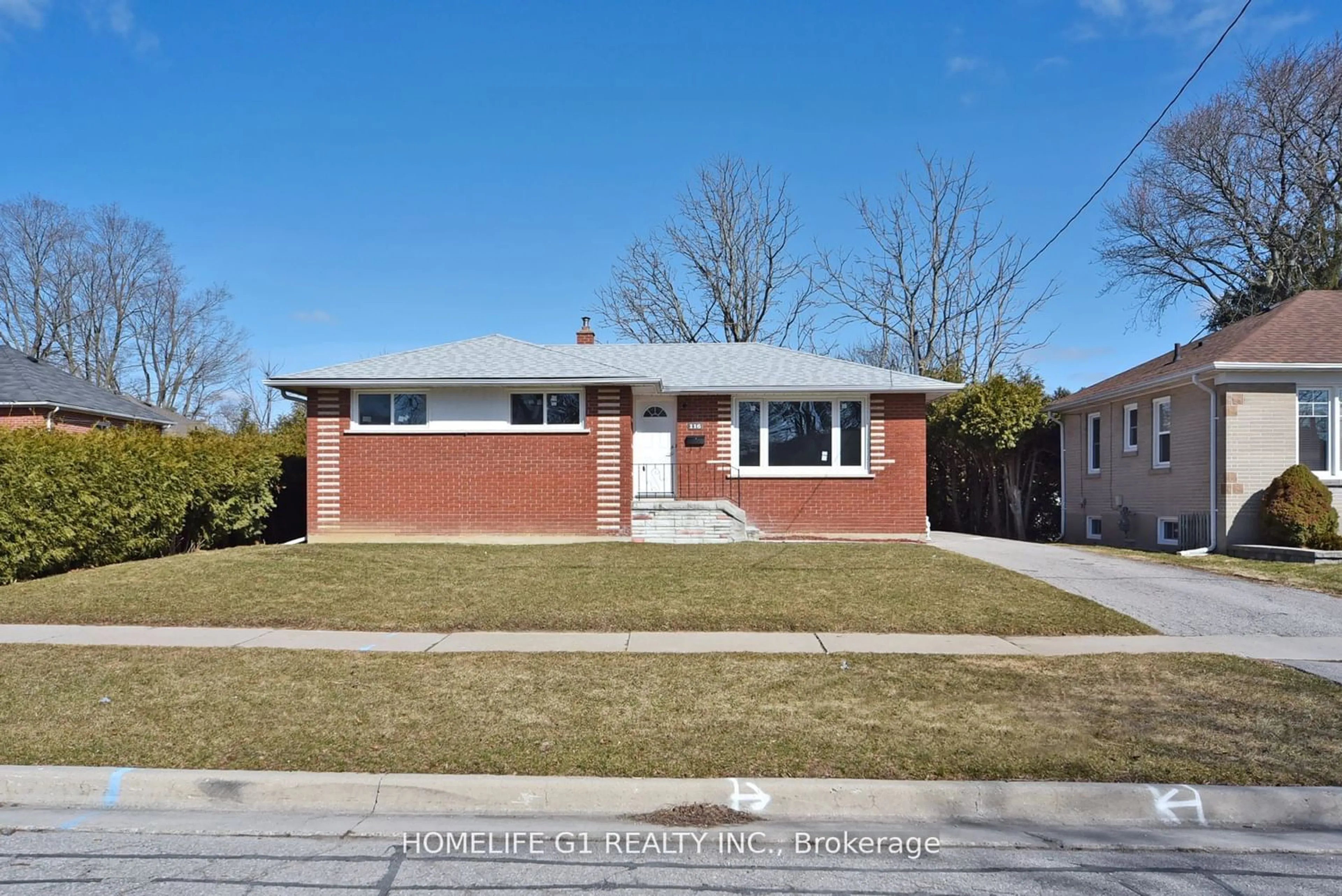 Home with brick exterior material for 116 Pontiac Ave, Oshawa Ontario L1G 3M2