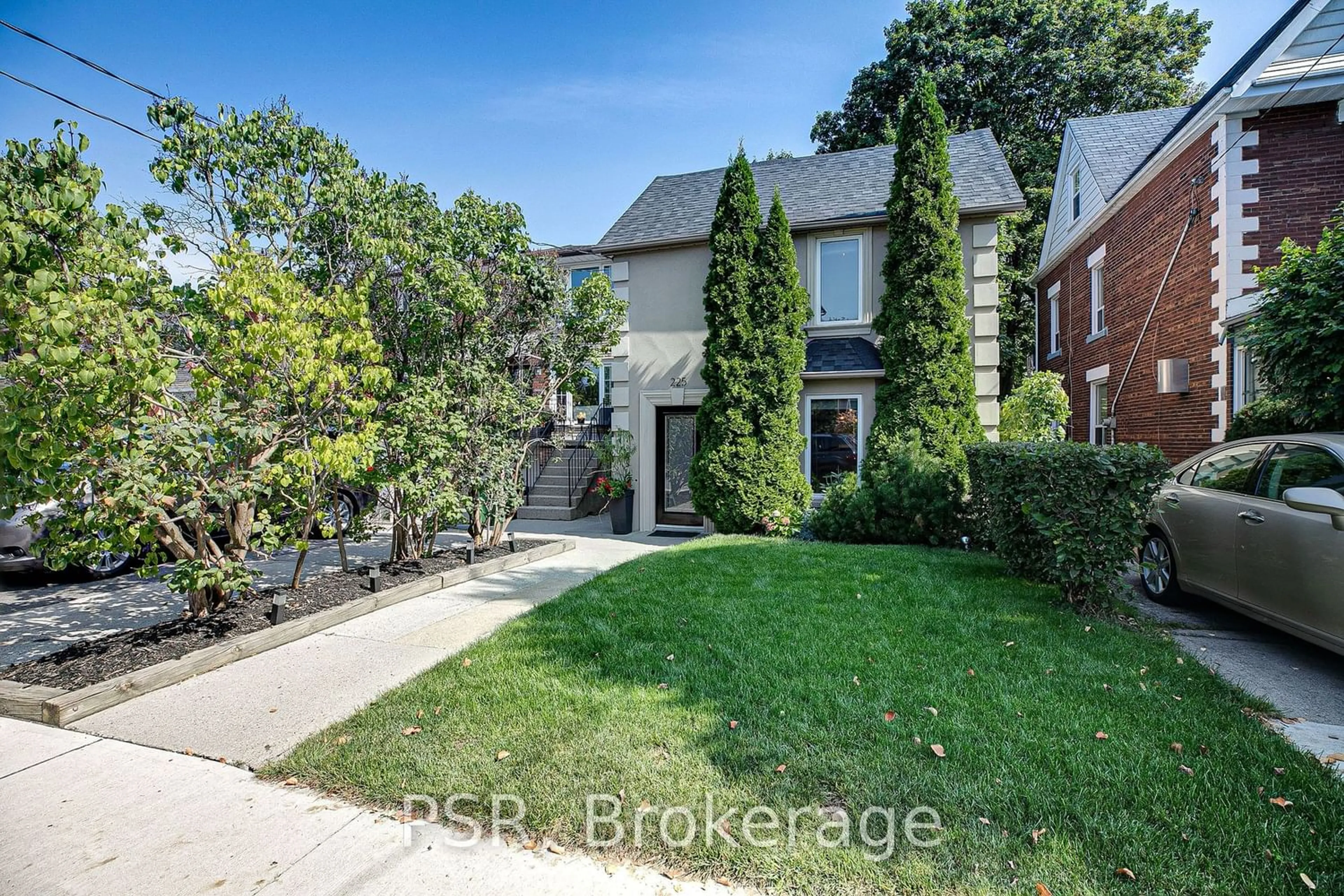 Frontside or backside of a home for 225 Pickering St, Toronto Ontario M4E 3J9