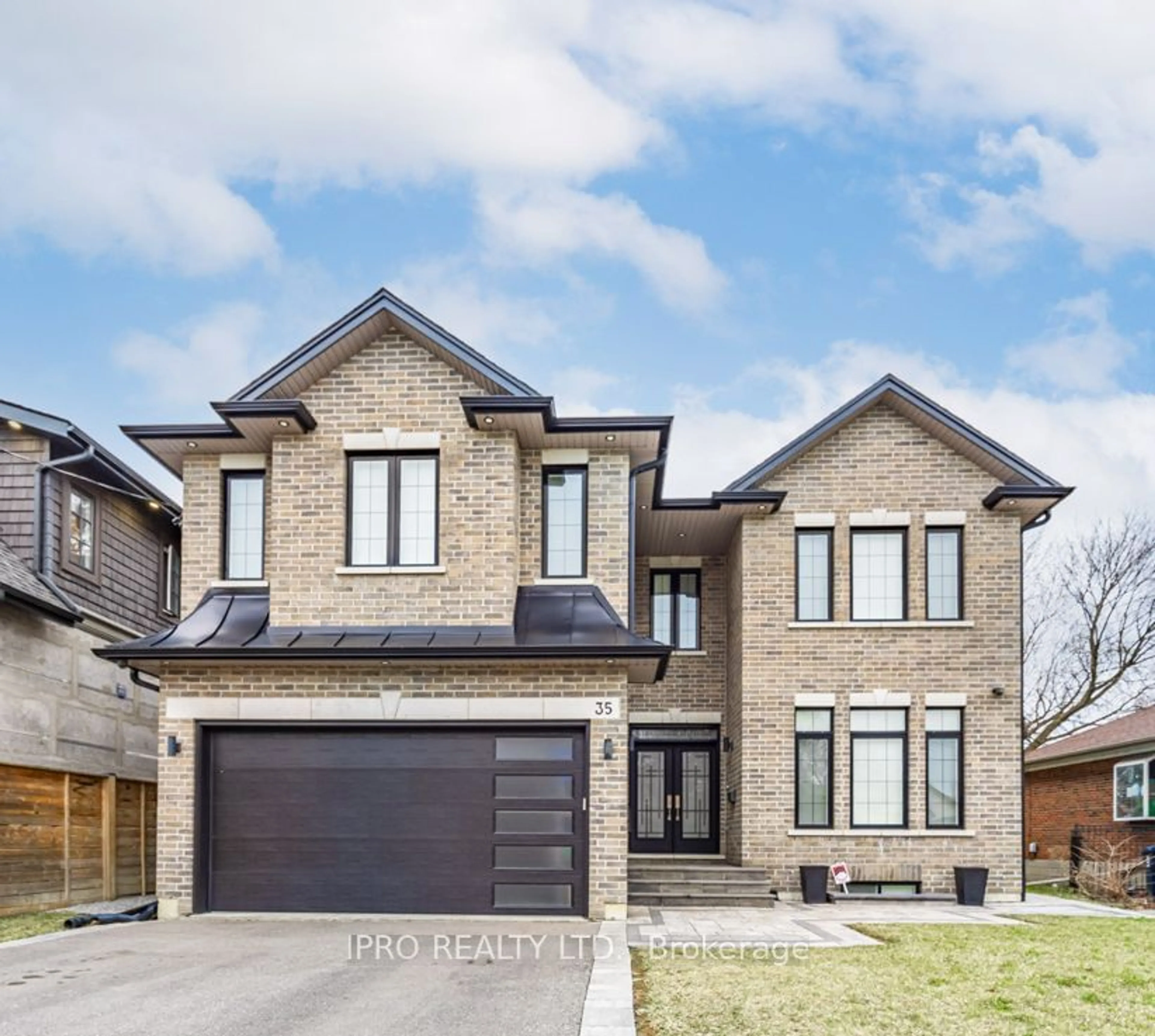 Home with brick exterior material for 35 Orlando Blvd, Toronto Ontario M1R 3N5