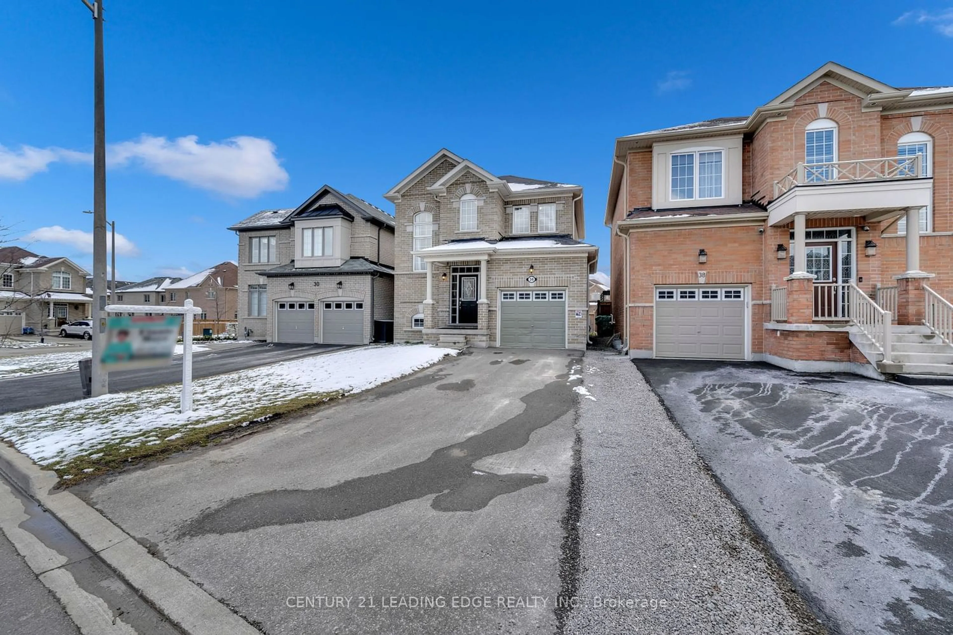 A pic from exterior of the house or condo for 34 Noden Cres, Clarington Ontario L1B 0L2