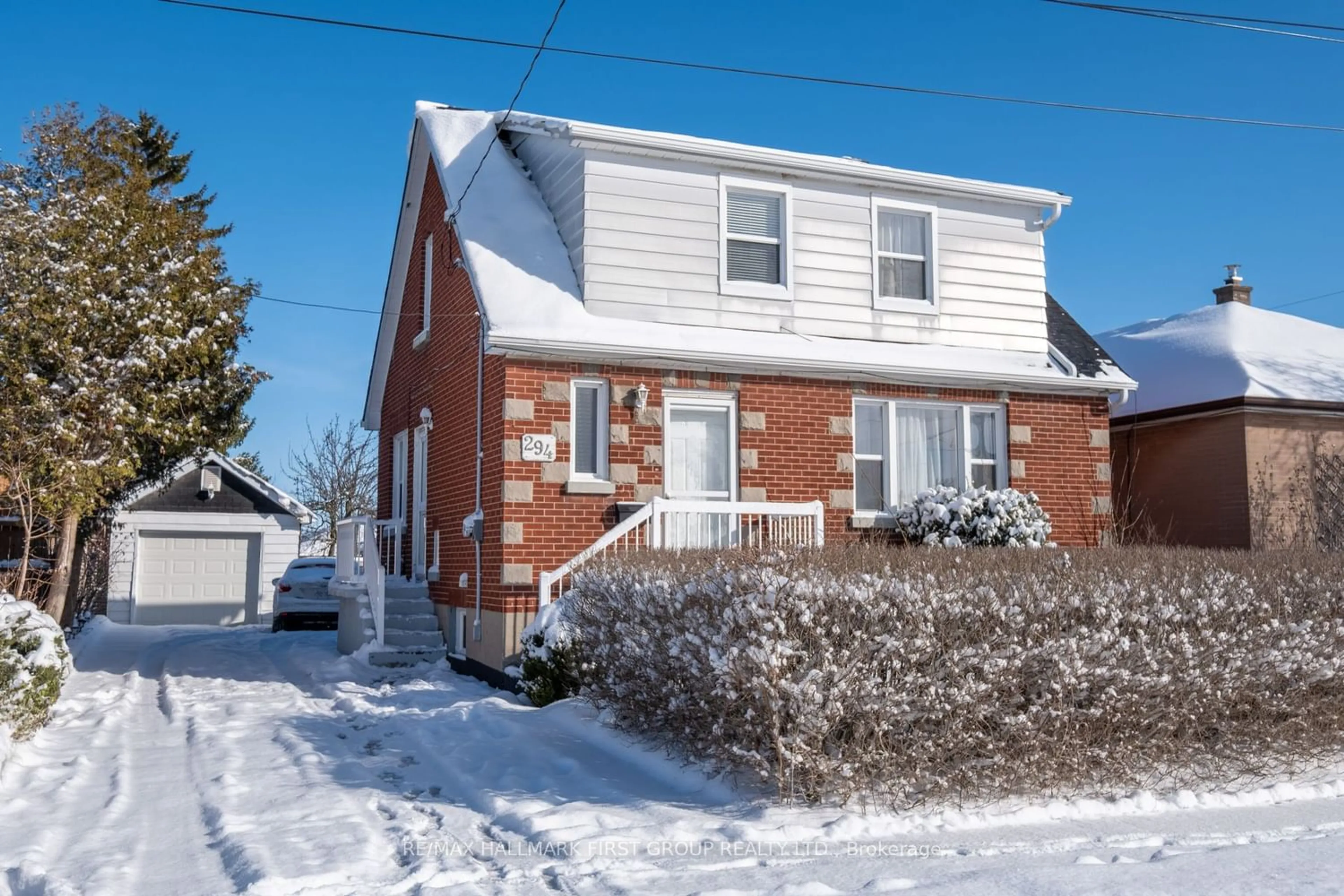 Frontside or backside of a home for 294 Wolfe St, Oshawa Ontario L1H 3T7