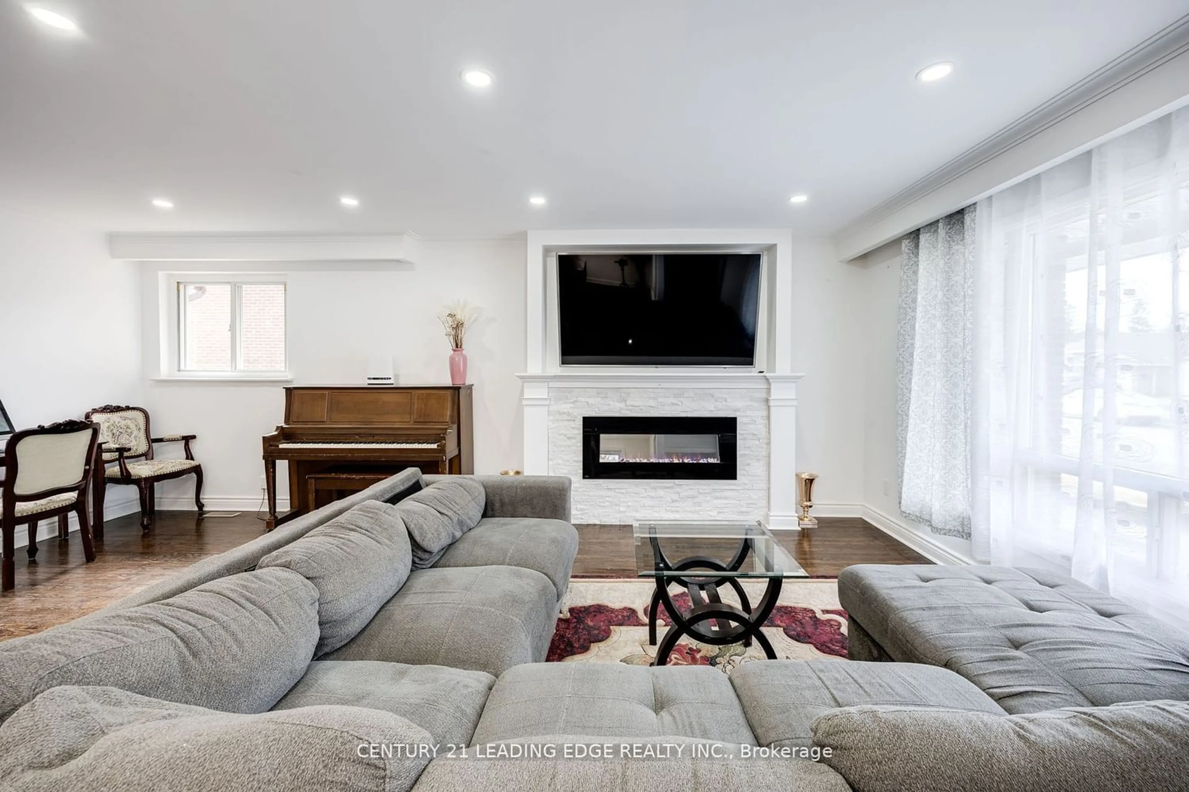 Living room for 59 Angora St, Toronto Ontario M1G 1L6