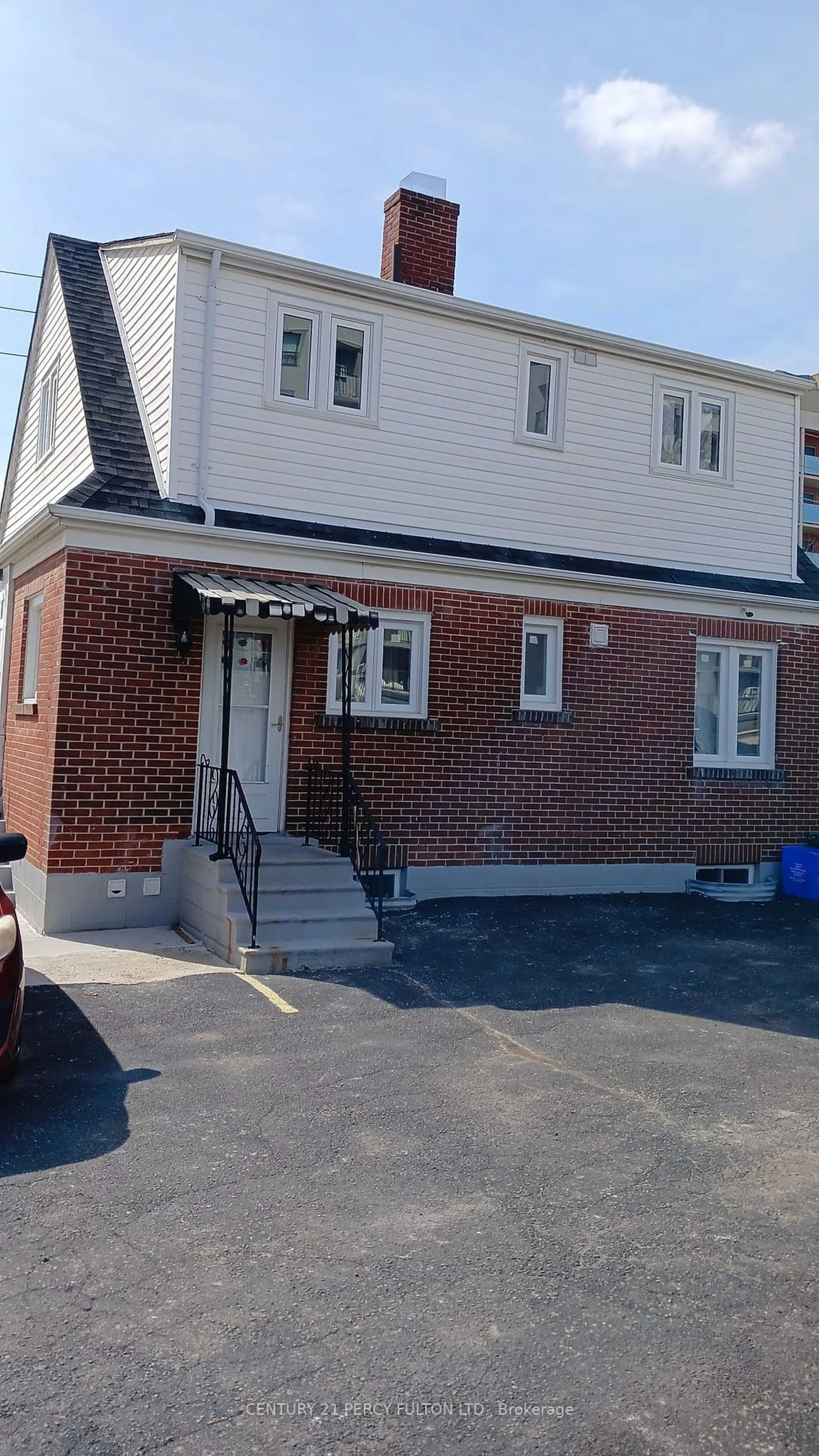 A pic of a room for 157 Centre St #1 And 2, Oshawa Ontario L1H 4A5