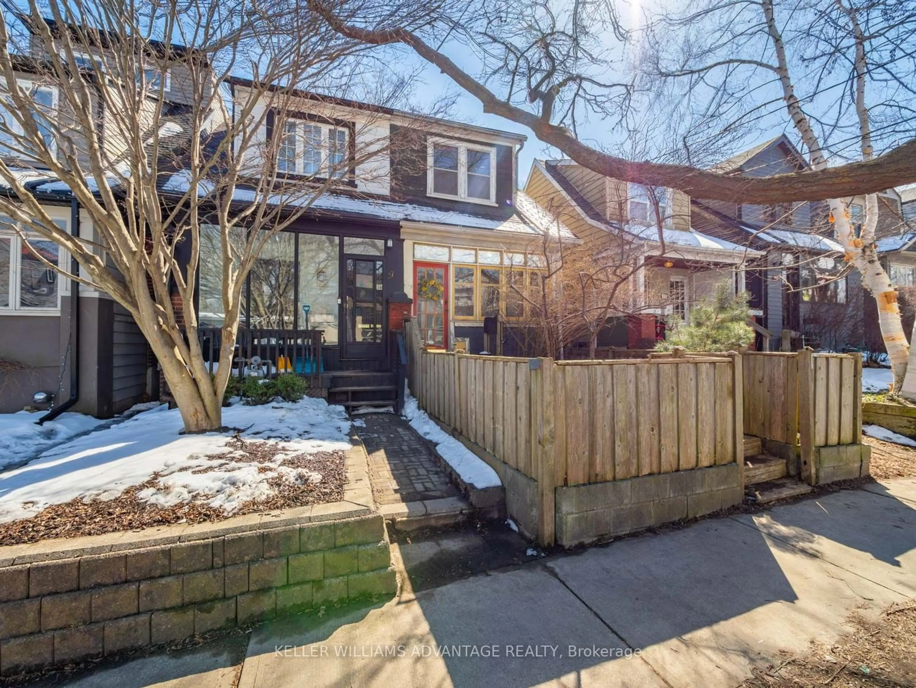 Home with unknown exterior material for 25 Copeland Ave, Toronto Ontario M4C 1A9
