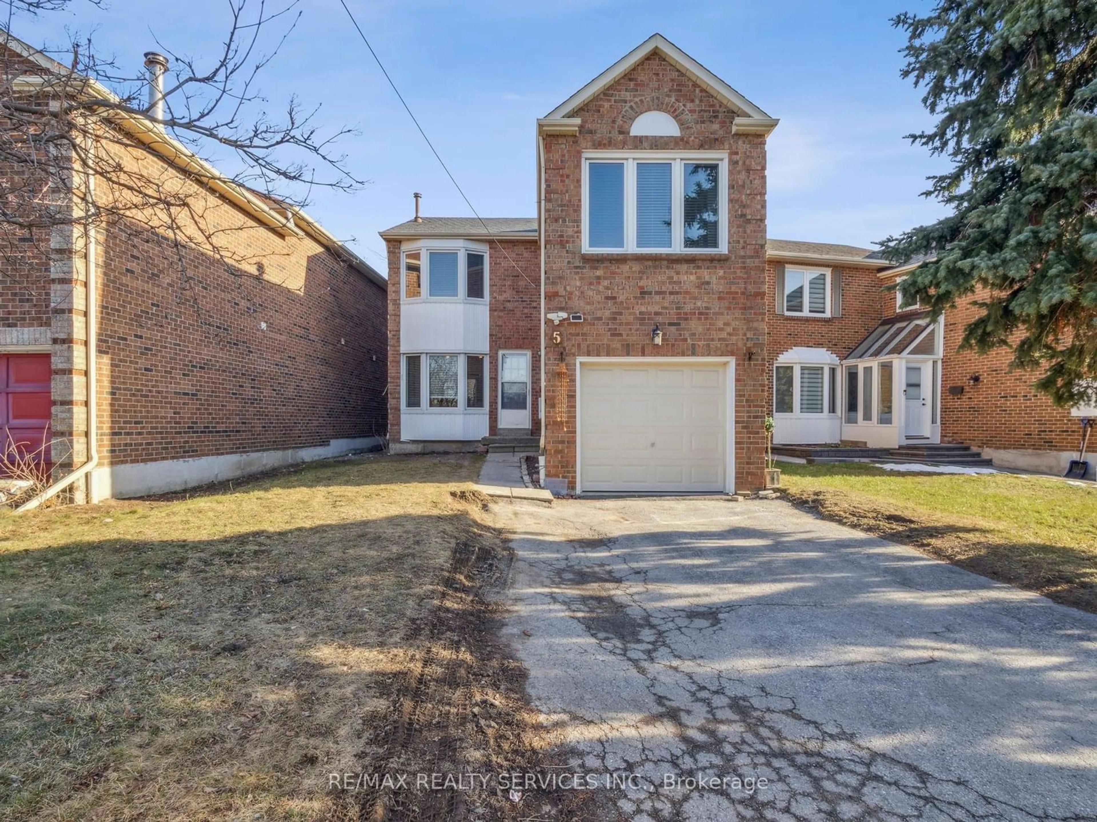 Home with brick exterior material for 5 New Forest Sq, Toronto Ontario M1V 2Z6