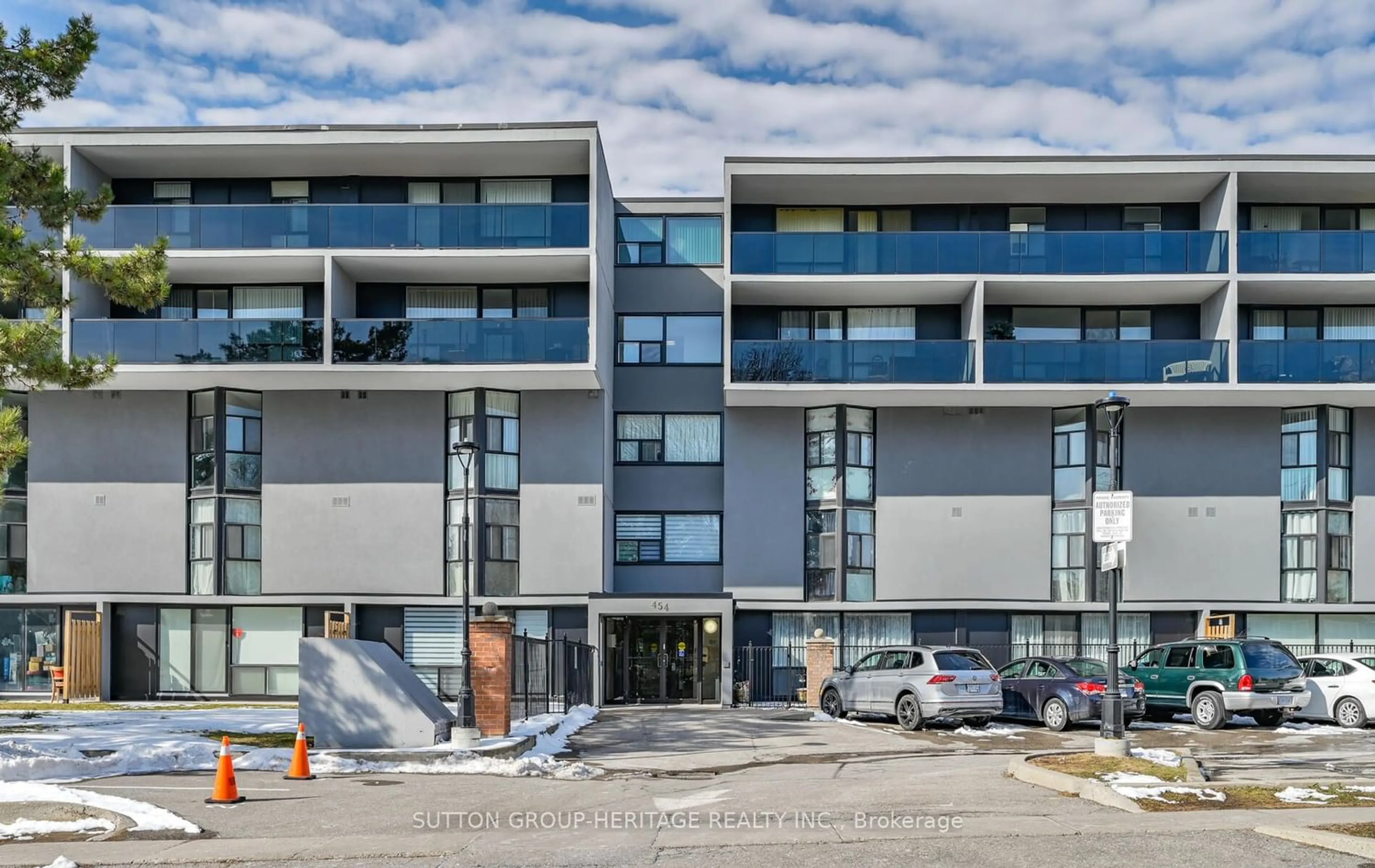 A pic from exterior of the house or condo for 454 Centre St #404, Oshawa Ontario L1H 4C2