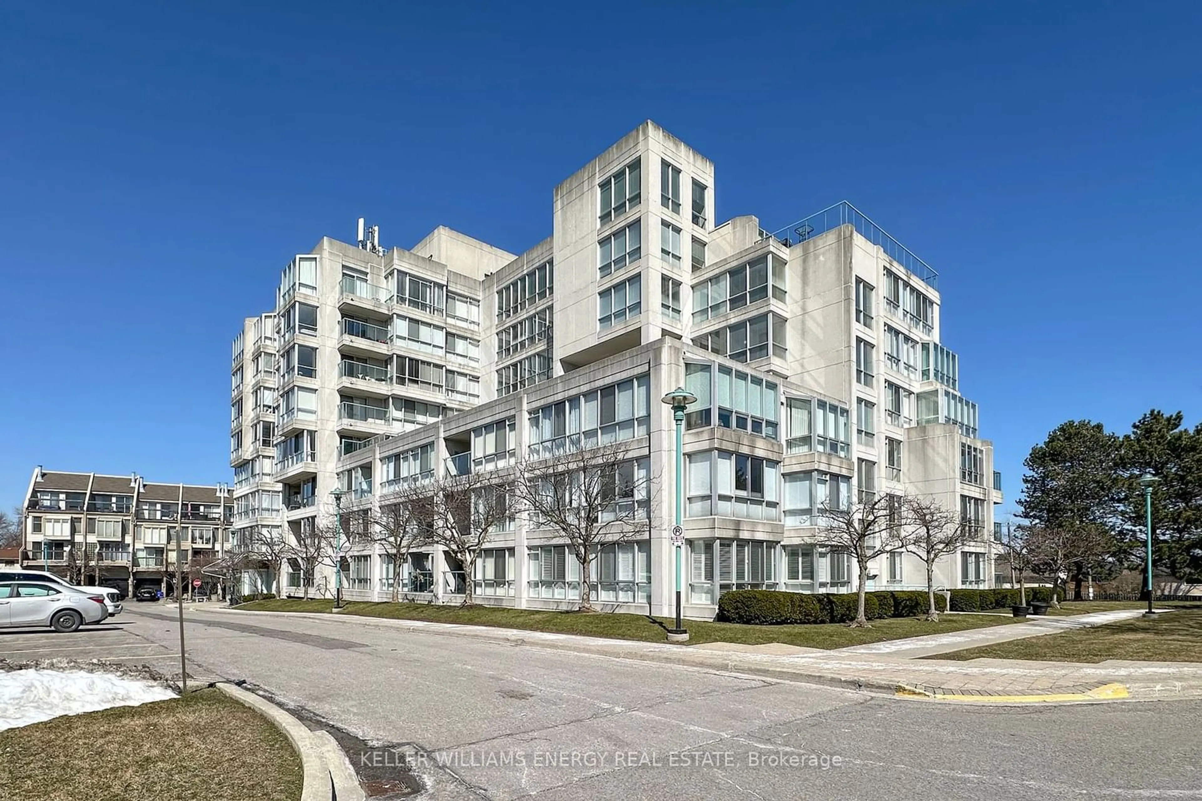 A pic from exterior of the house or condo for 25 Cumberland Lane #112, Ajax Ontario L1S 7K1