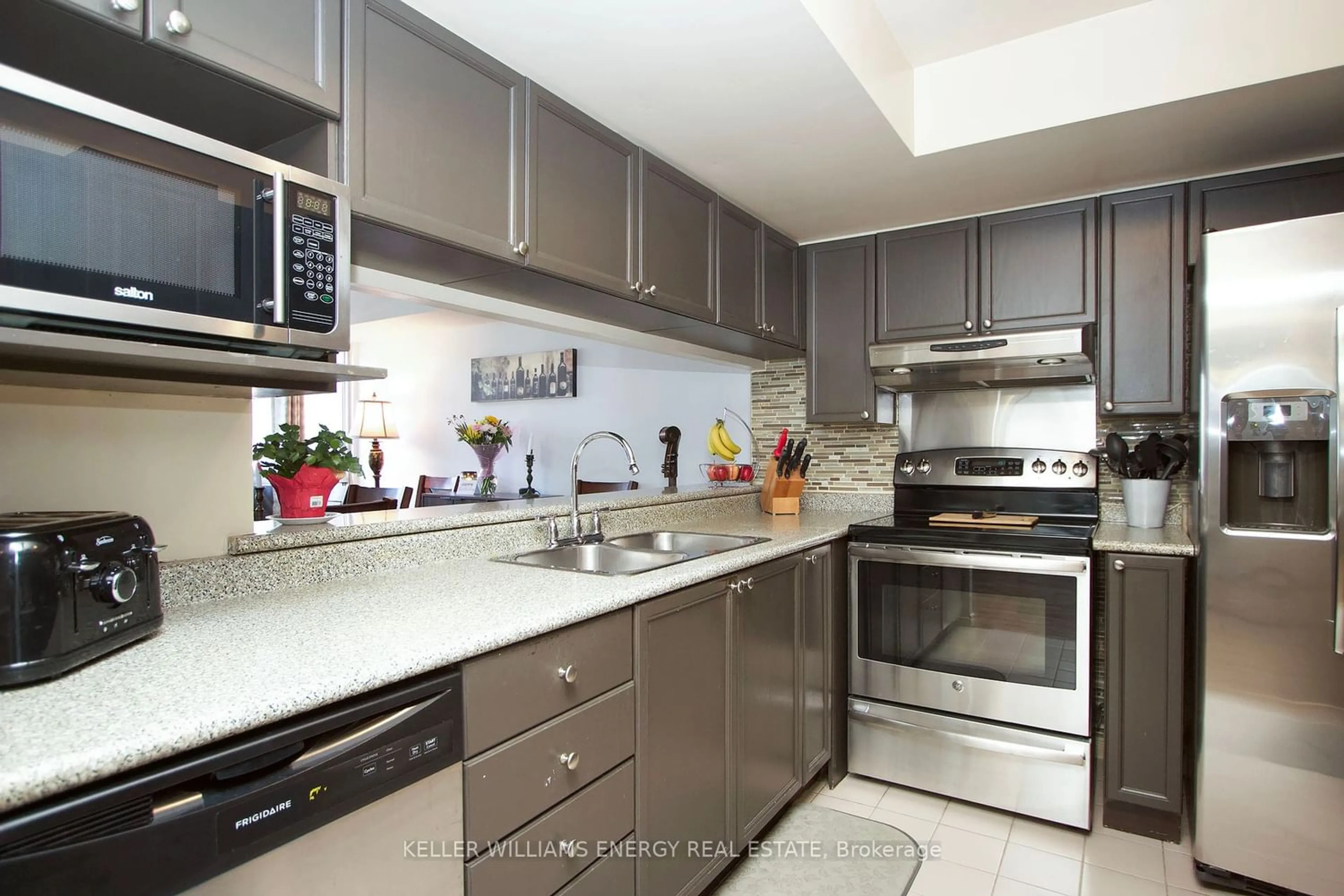 Standard kitchen for 25 Cumberland Lane #112, Ajax Ontario L1S 7K1