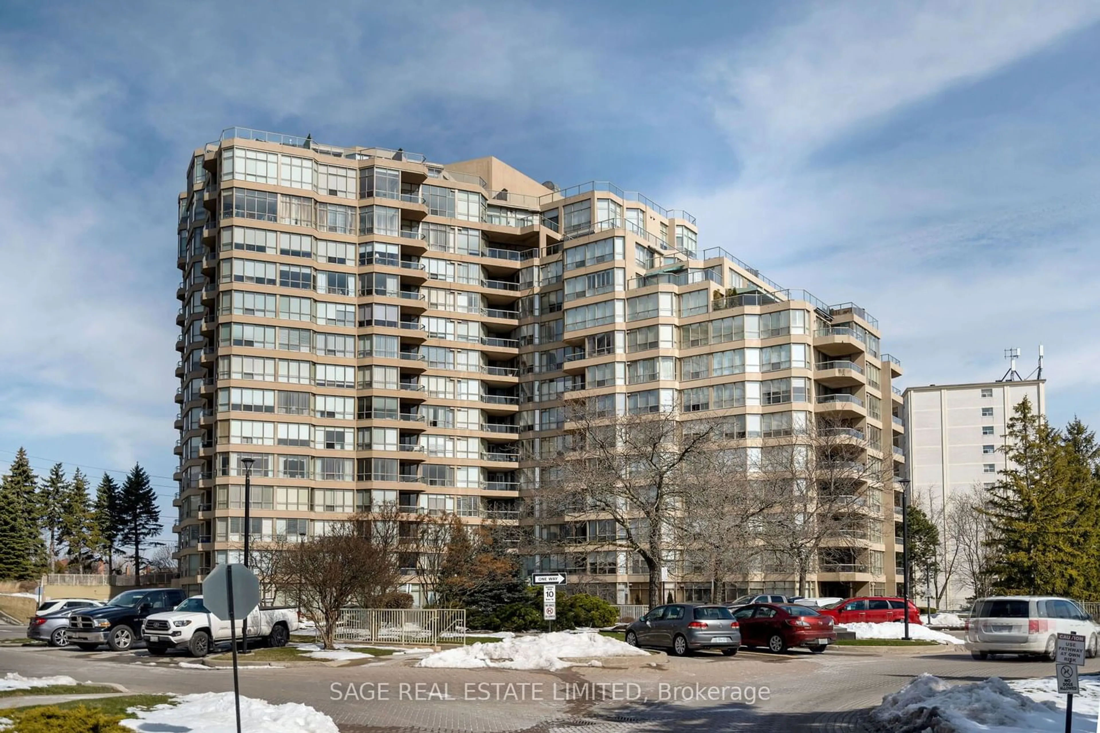 Home with vinyl exterior material for 20 Guildwood Pkwy #1206, Toronto Ontario M1E 5B6