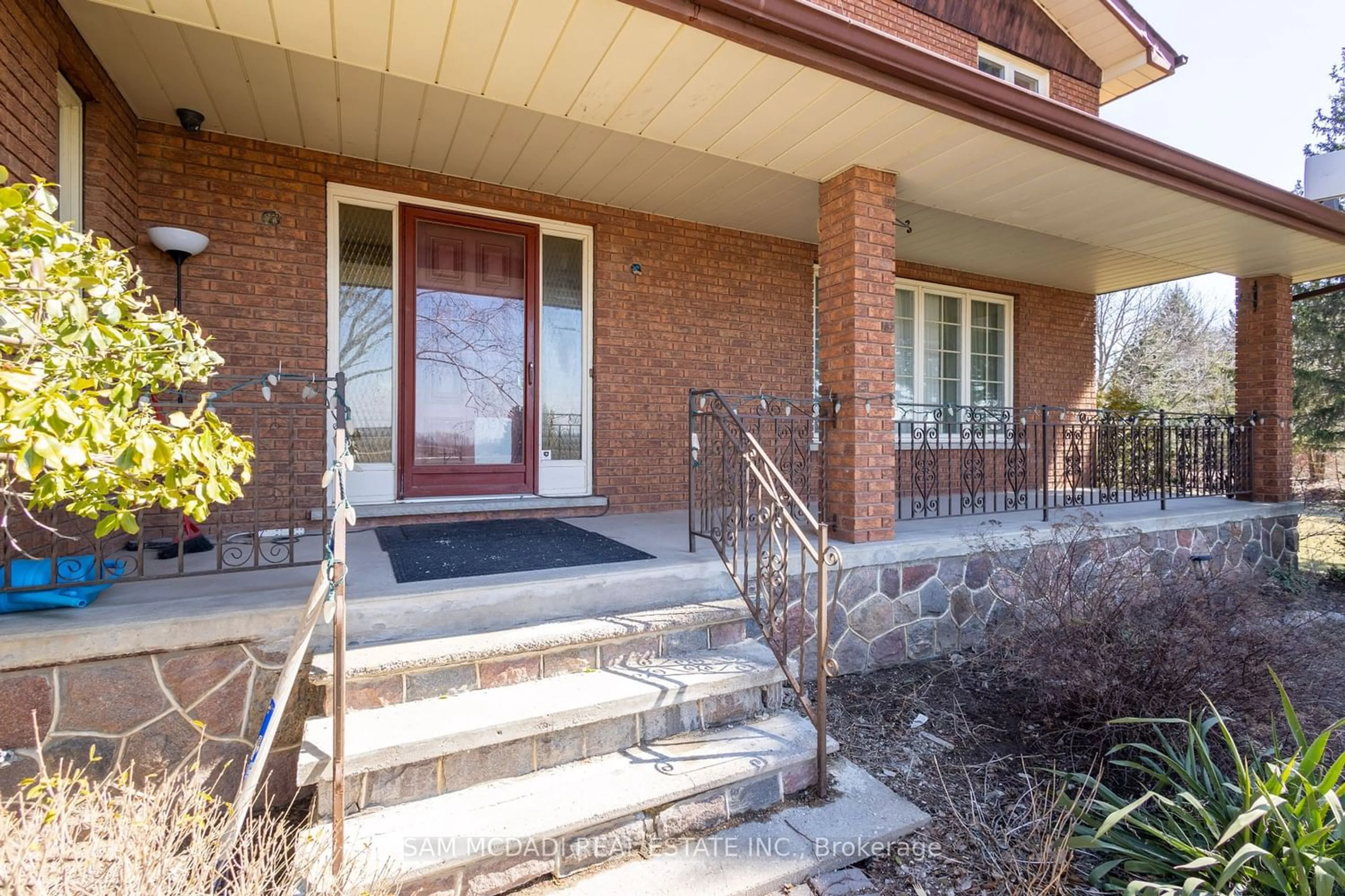 Home with brick exterior material for 2045 Grandview St, Oshawa Ontario L1H 8L7