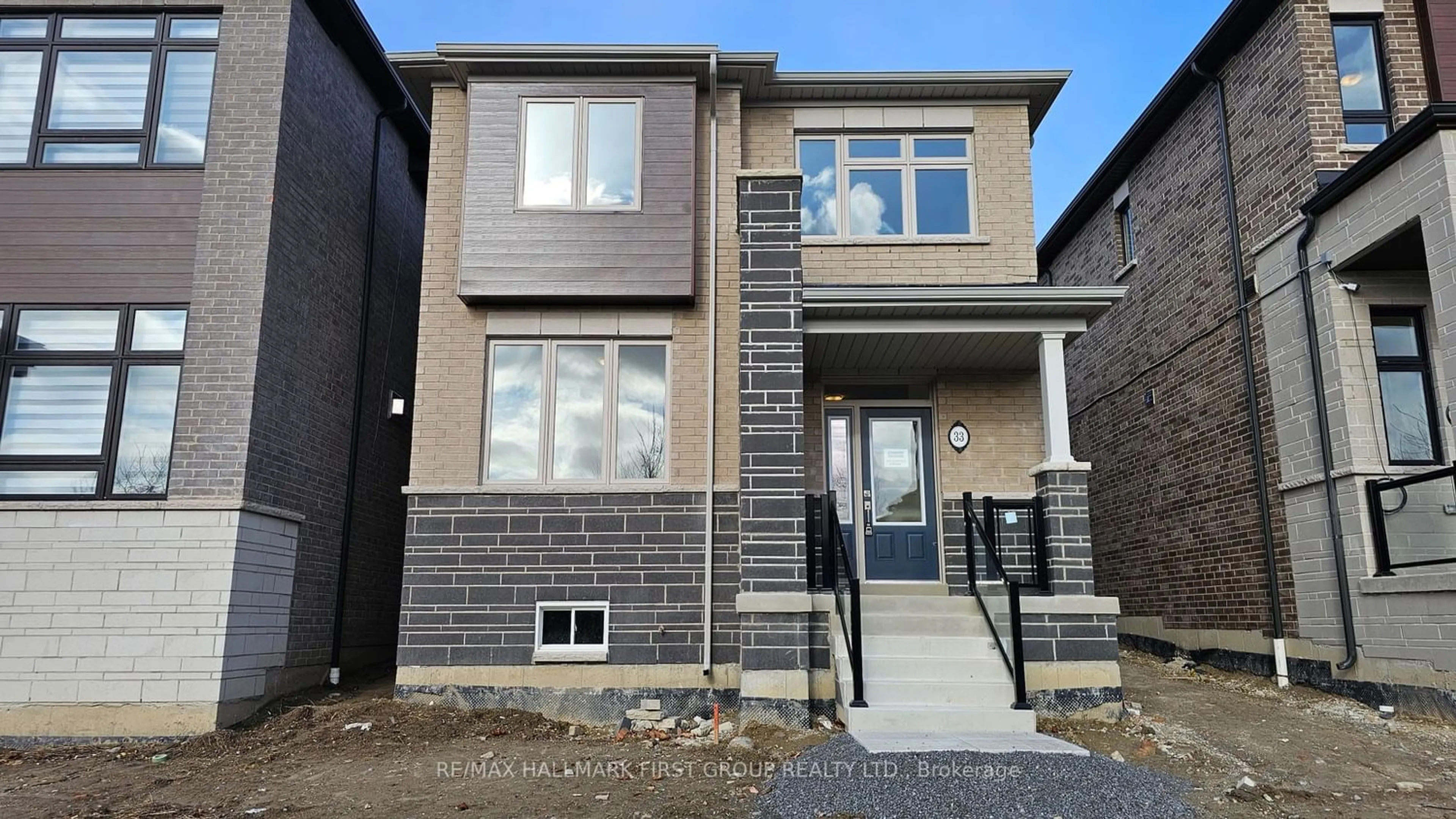 Outside view for 33 Mountainside Cres, Whitby Ontario L1R 0H6