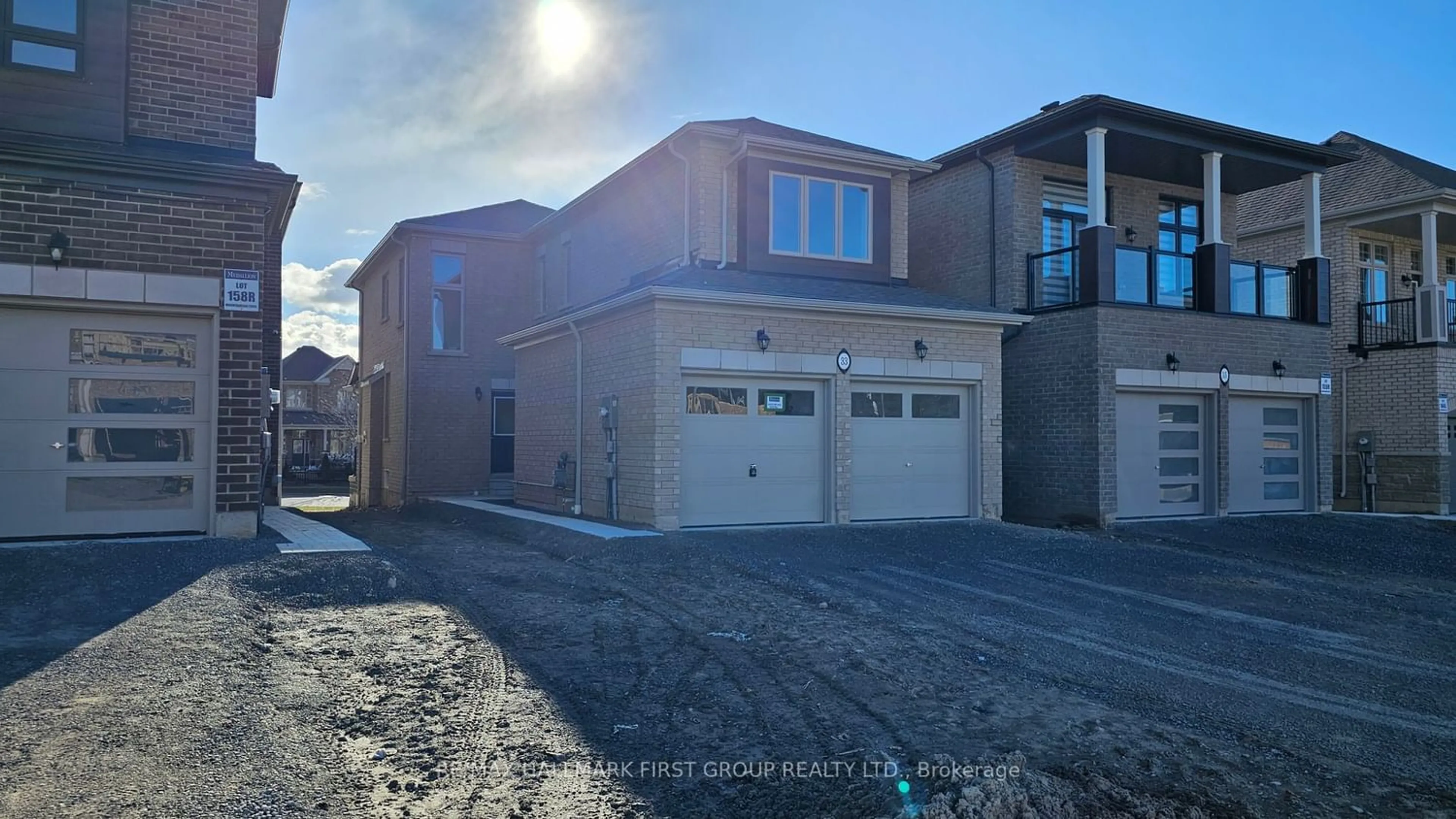 A pic from exterior of the house or condo for 33 Mountainside Cres, Whitby Ontario L1R 0H6