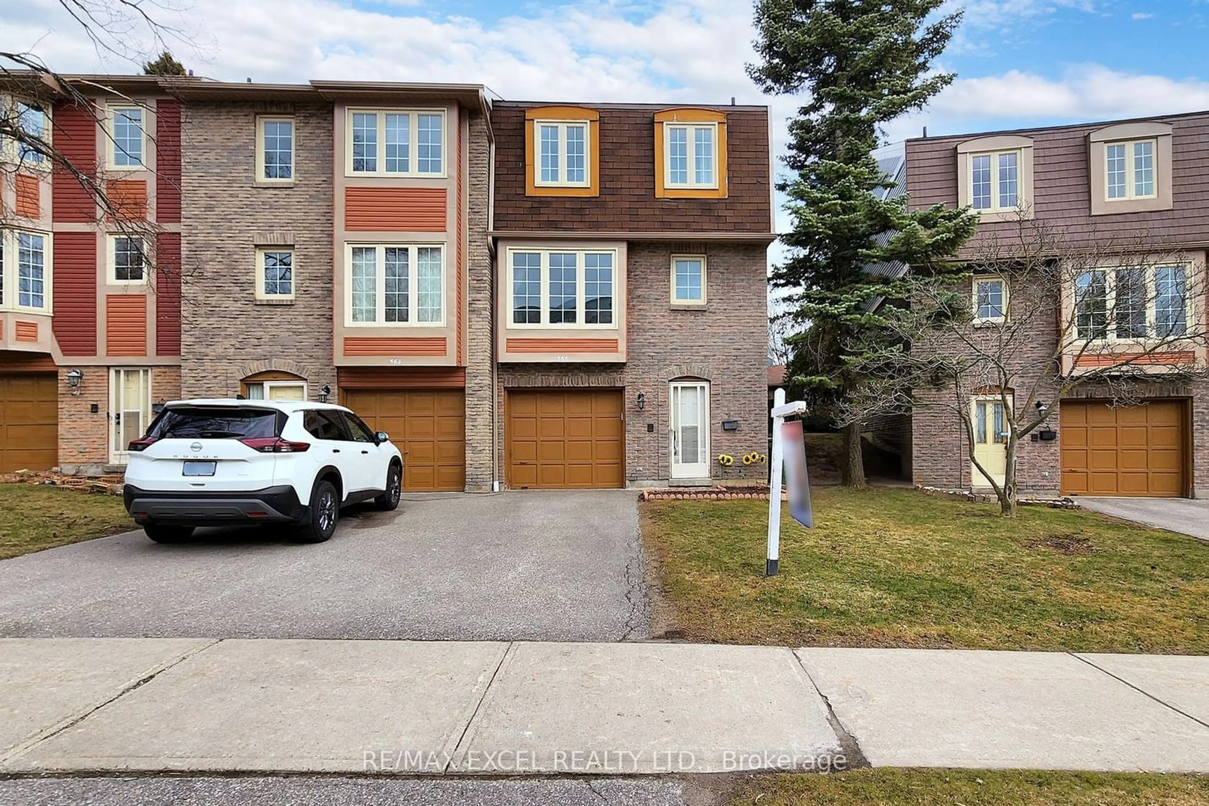 A pic from exterior of the house or condo for 566 Sandhurst Circ, Toronto Ontario M1S 4J6