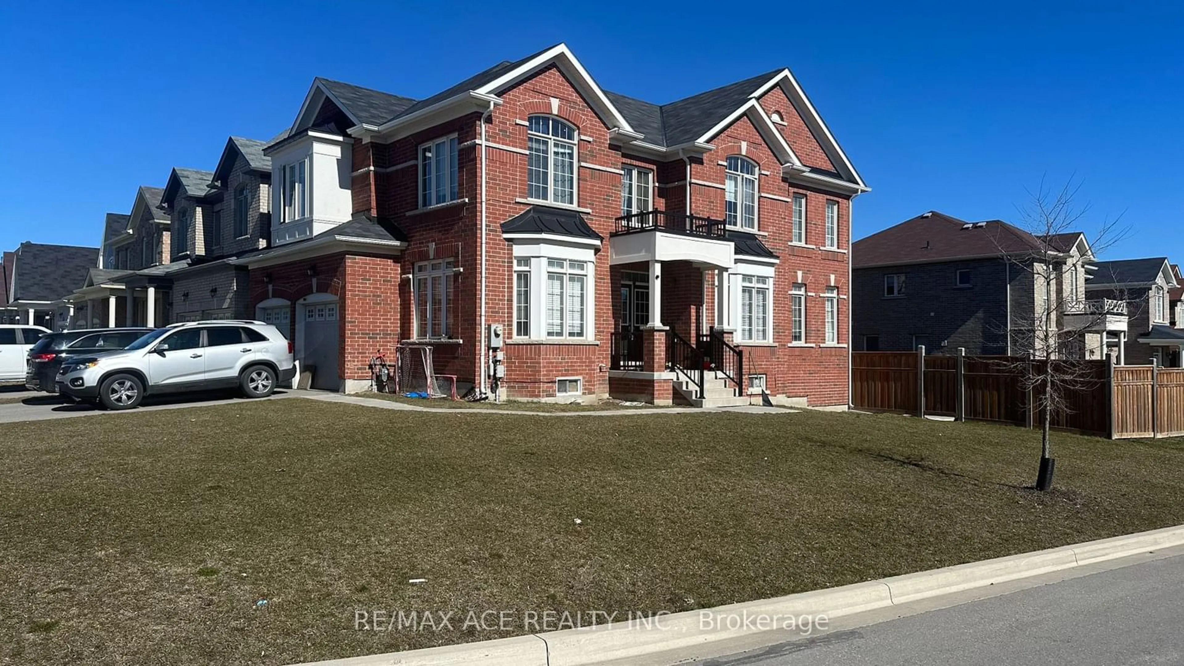 Frontside or backside of a home for 114 Noden Cres, Clarington Ontario L1B 0L2