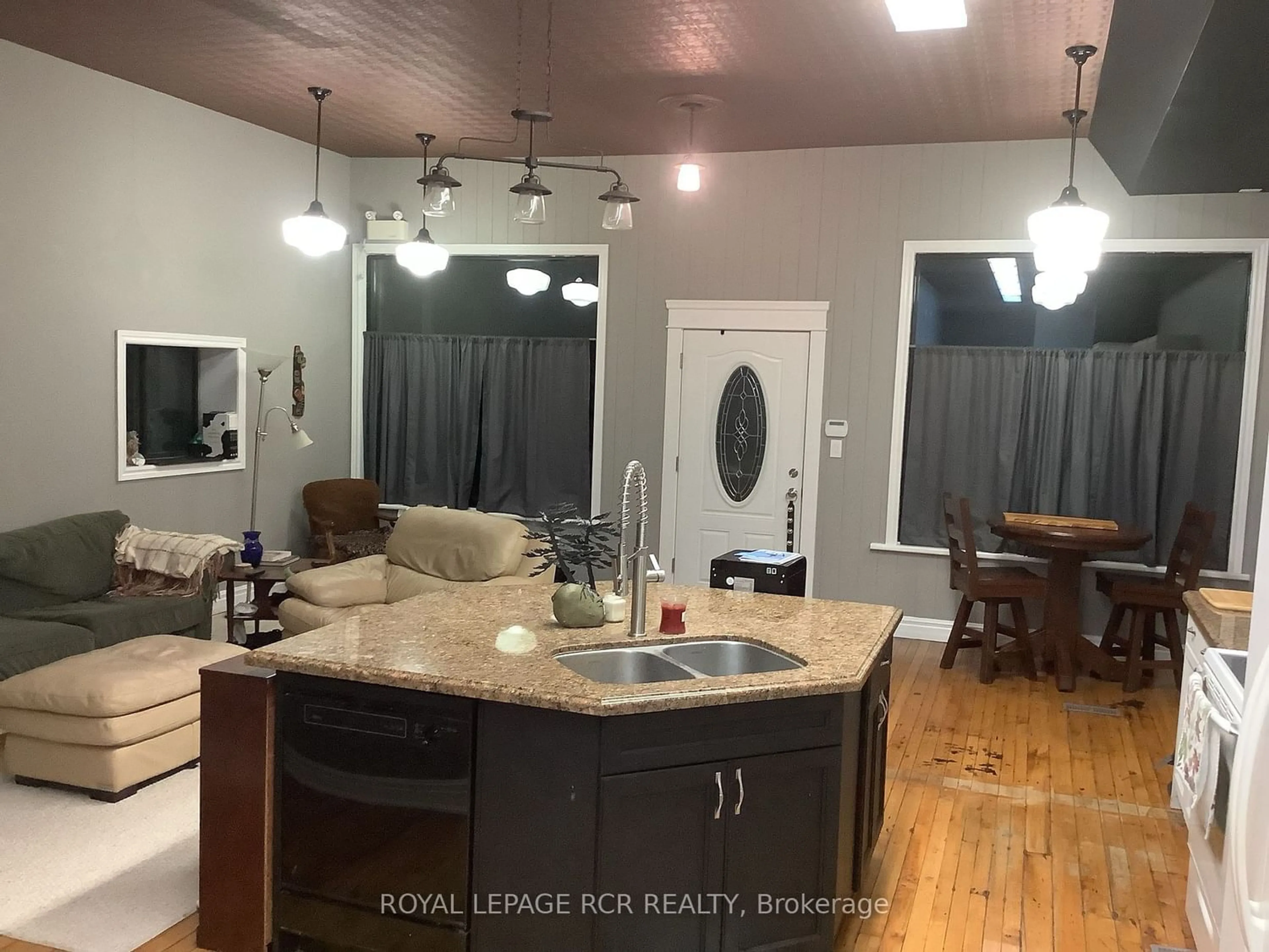 Kitchen with laundary machines for 102 River St, Scugog Ontario L0C 1G0
