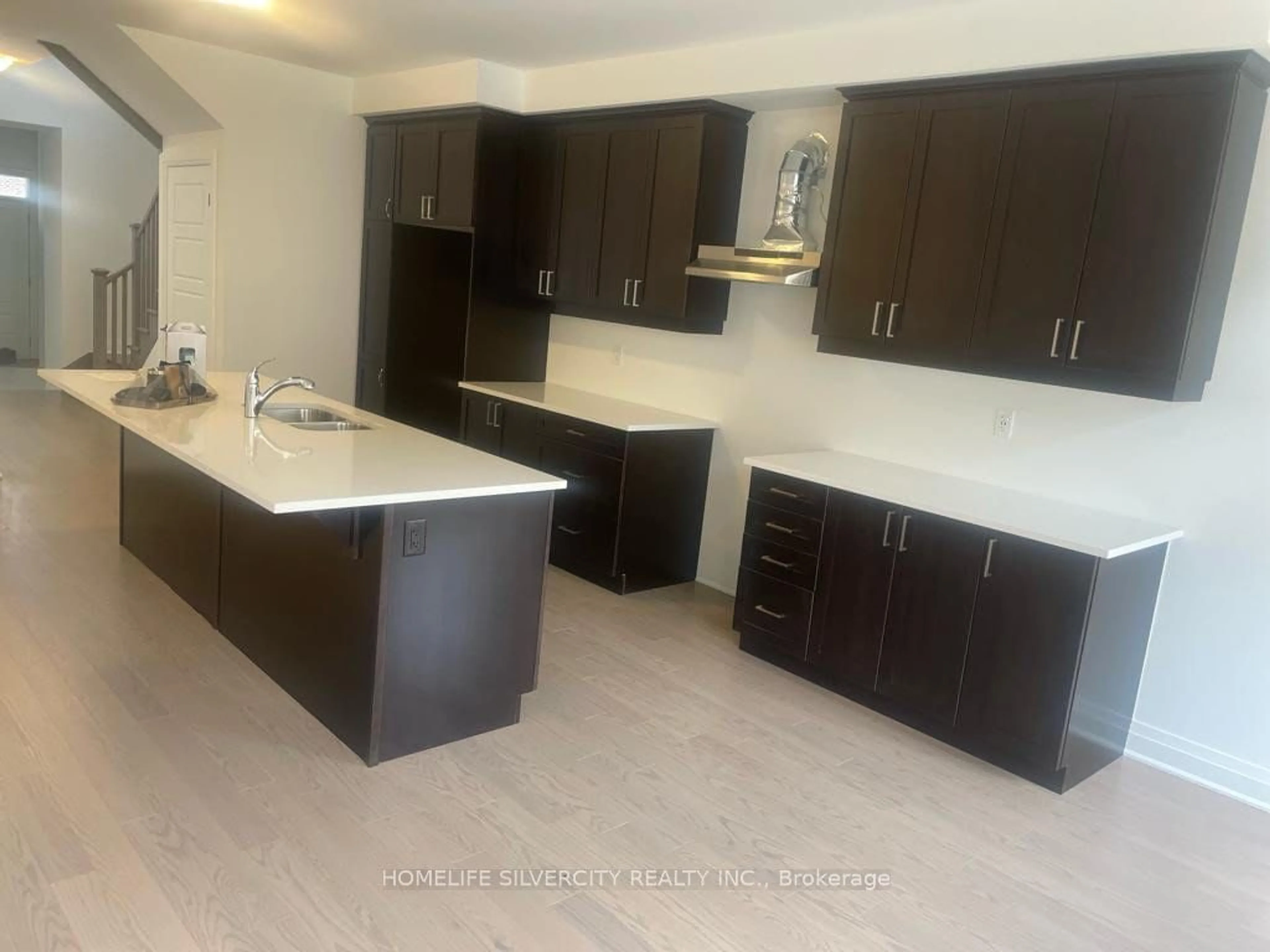Contemporary kitchen for 3054 Paperbirch Tr, Pickering Ontario L0H 1J0