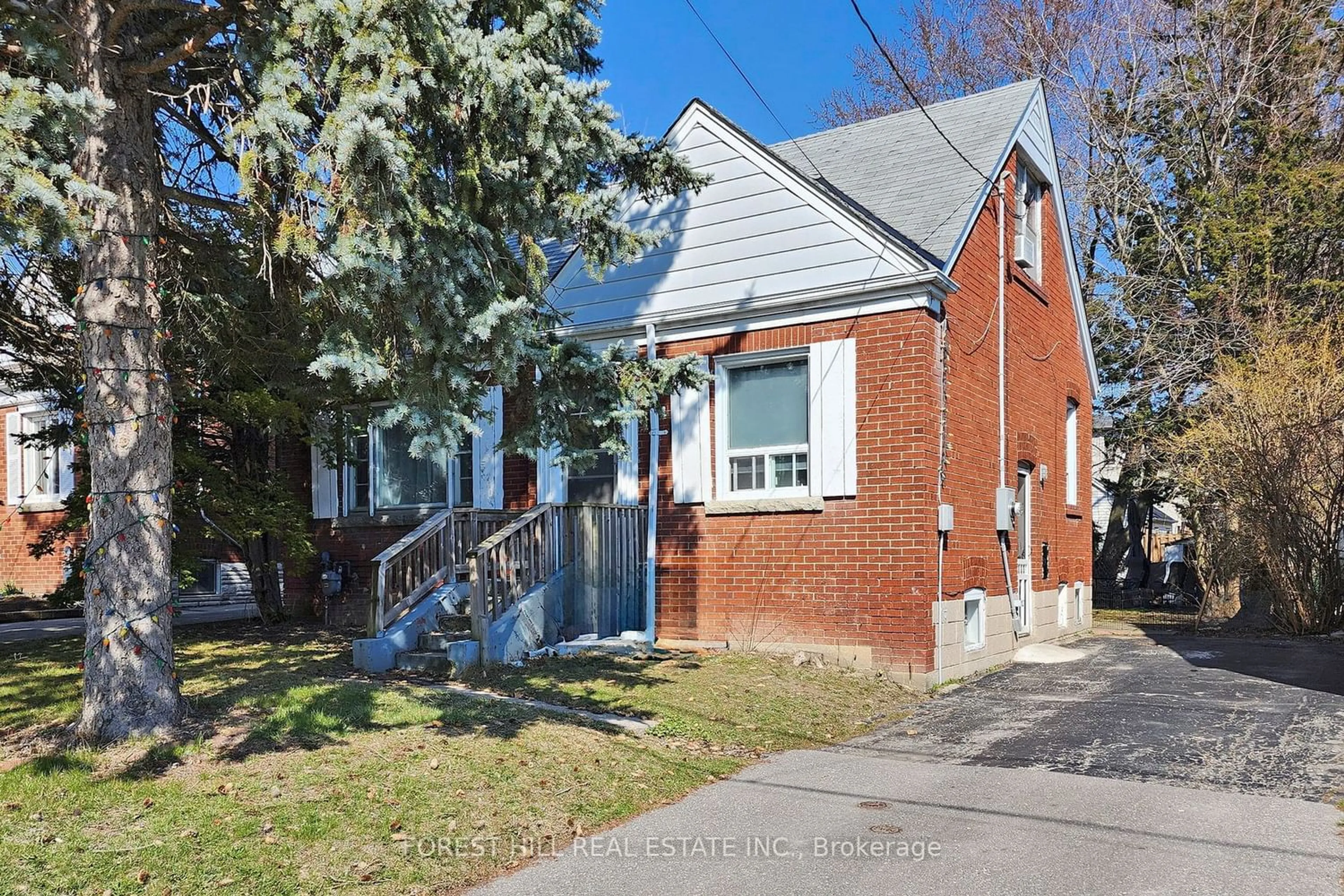 Frontside or backside of a home for 11 Plaxton Dr, Toronto Ontario M4B 2P6