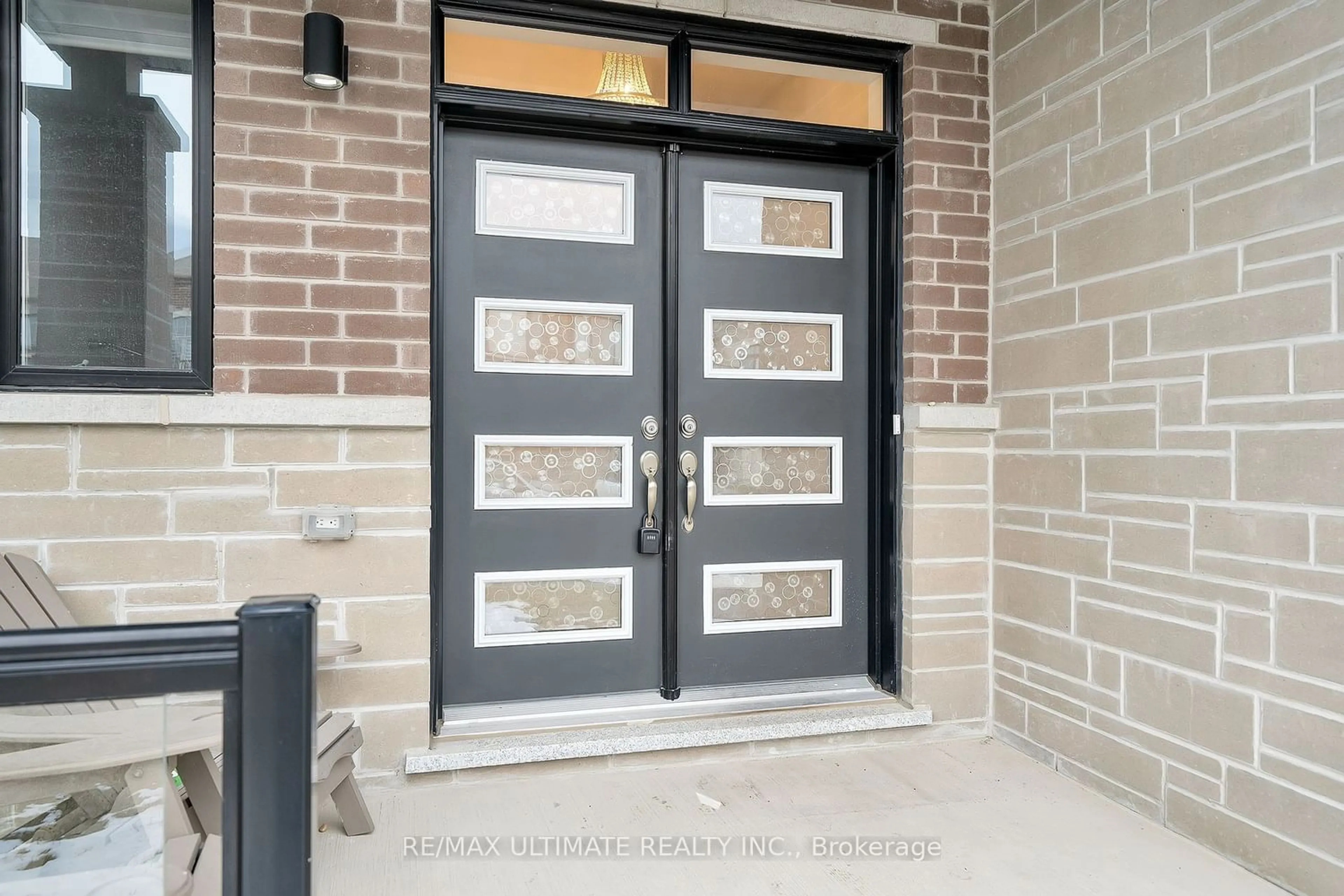 Indoor entryway for 21 Lockyer Dr, Whitby Ontario L1P 0M2