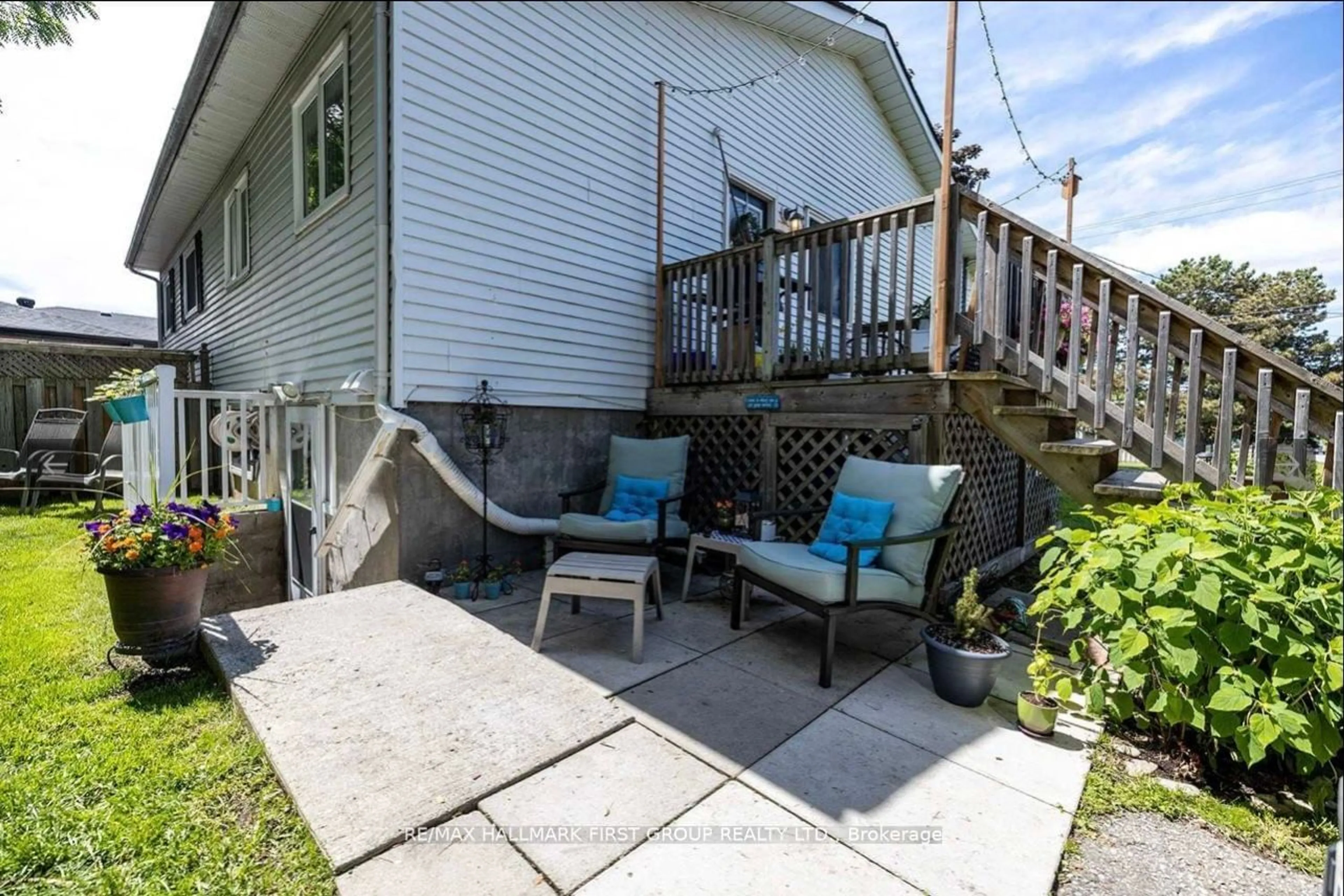 Patio for 301 Beech St, Whitby Ontario L1N 3B3