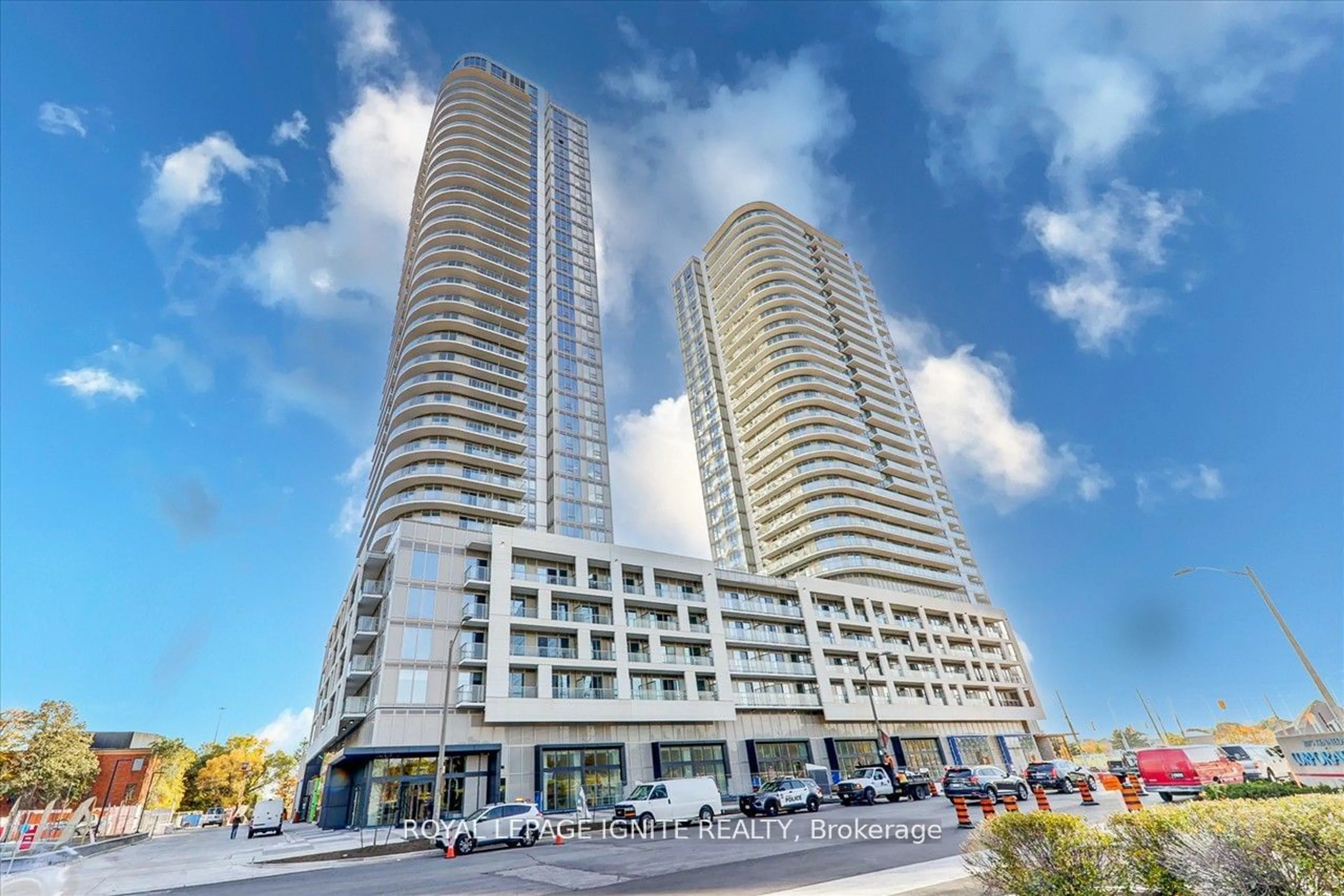 A pic from exterior of the house or condo for 2033 Kennedy Rd #1806, Toronto Ontario M1T 0B9