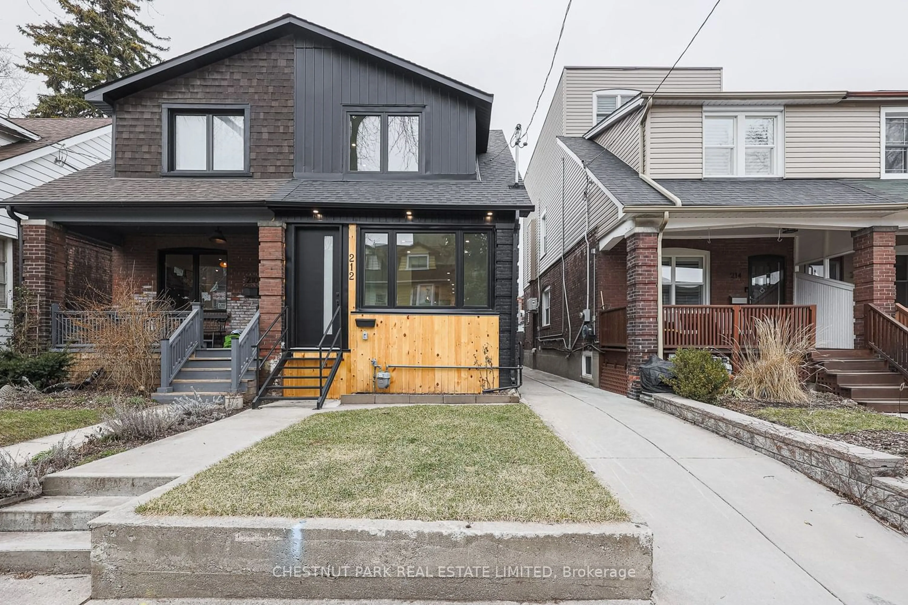 Frontside or backside of a home for 212 Victor Ave, Toronto Ontario M4K 1B2