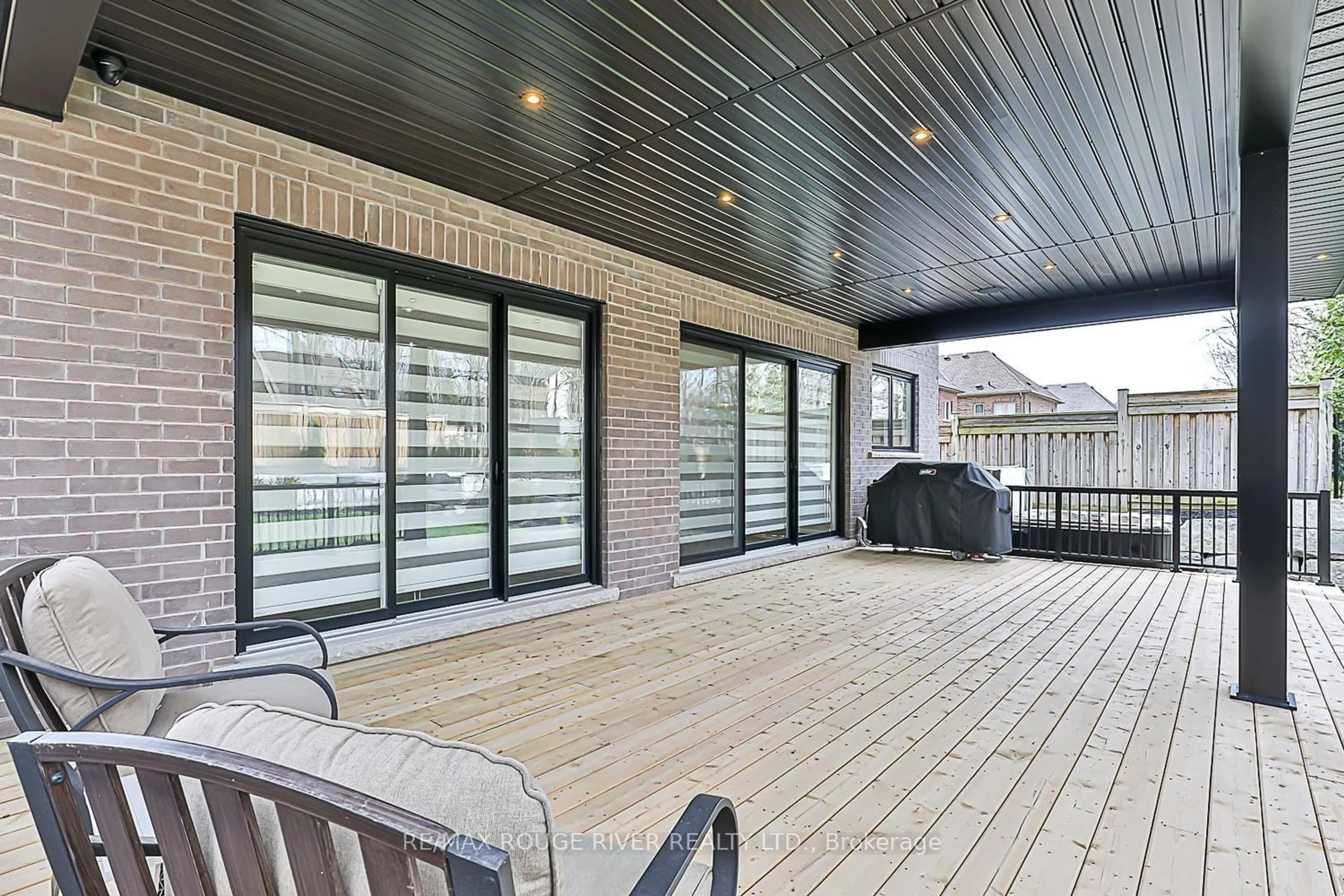 Patio for 570 Maitland Dr, Pickering Ontario L1W 0A8