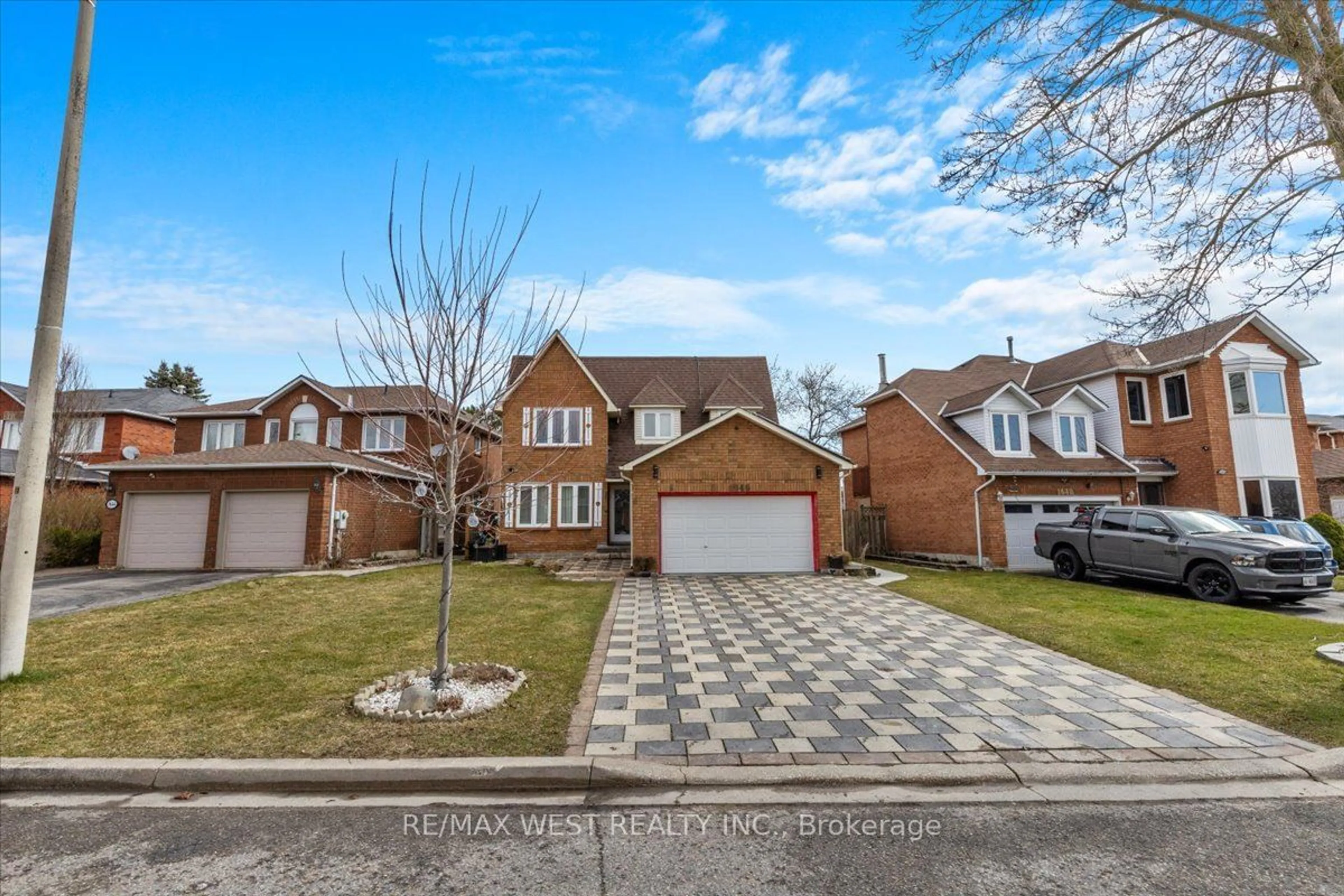 Frontside or backside of a home for 1646 Baggins St, Pickering Ontario L1X 2C8