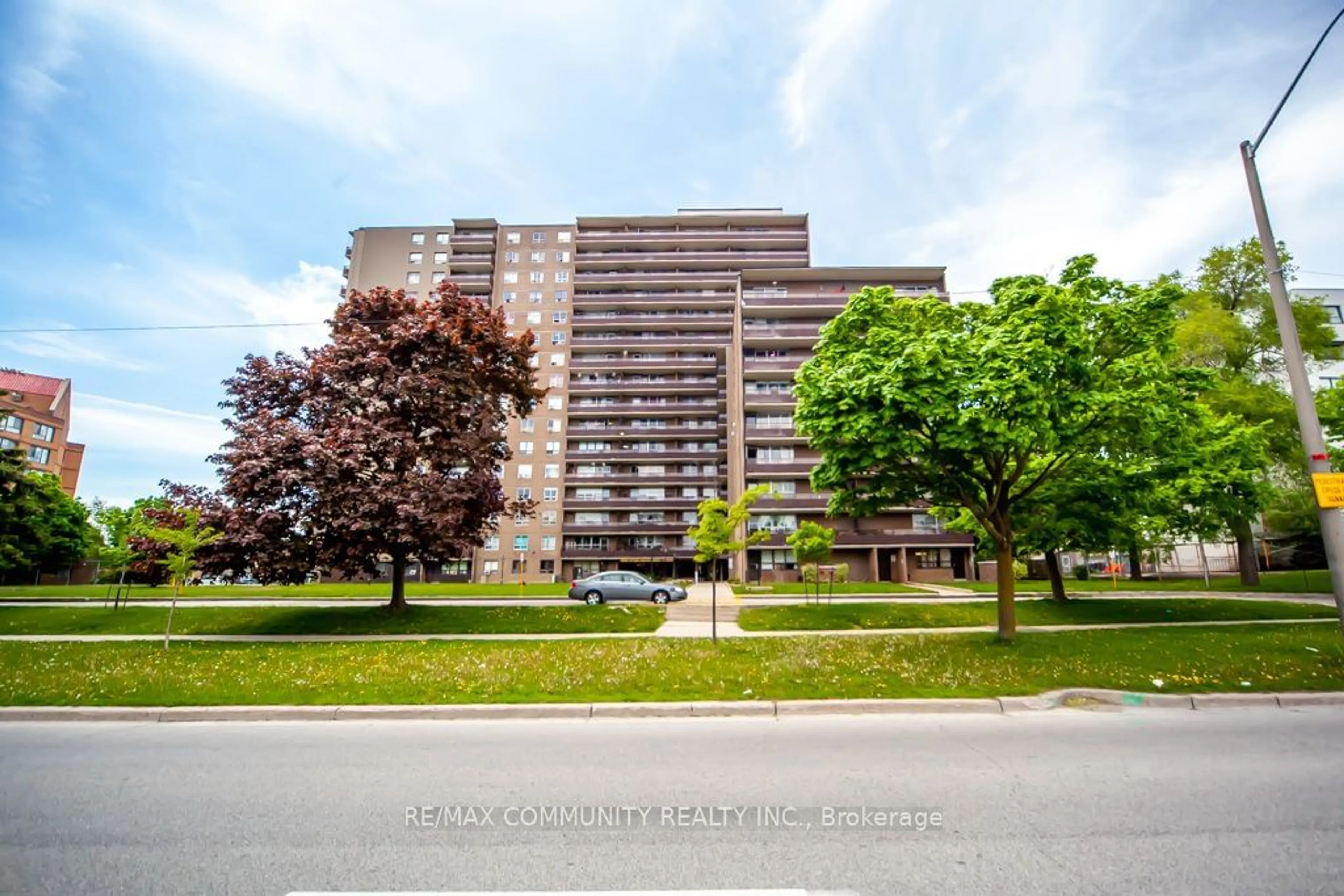 A pic from exterior of the house or condo for 180 Markham Rd #911, Toronto Ontario M1M 2Z9