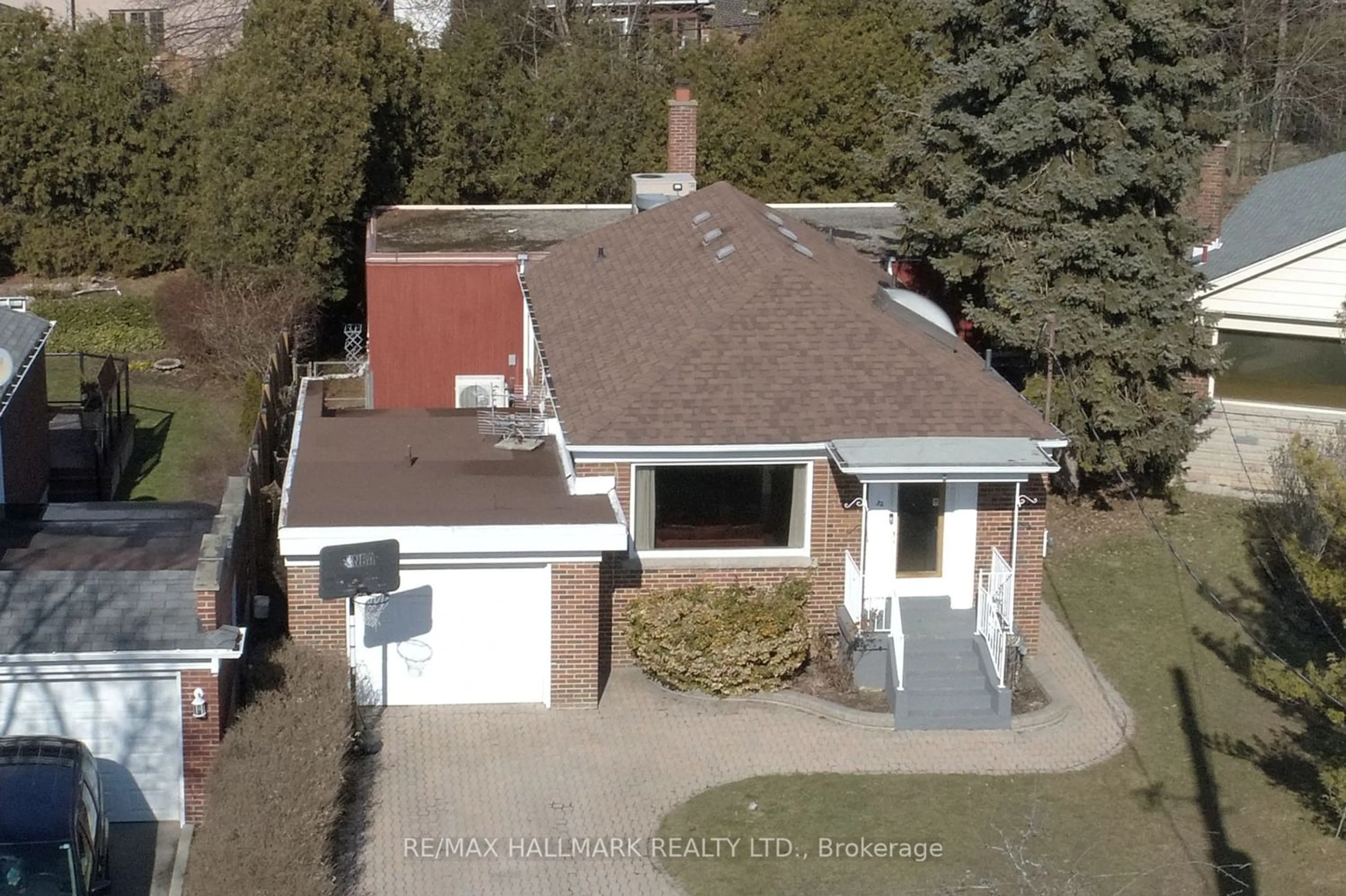Frontside or backside of a home for 32 Shandara Cres, Toronto Ontario M1R 1E9