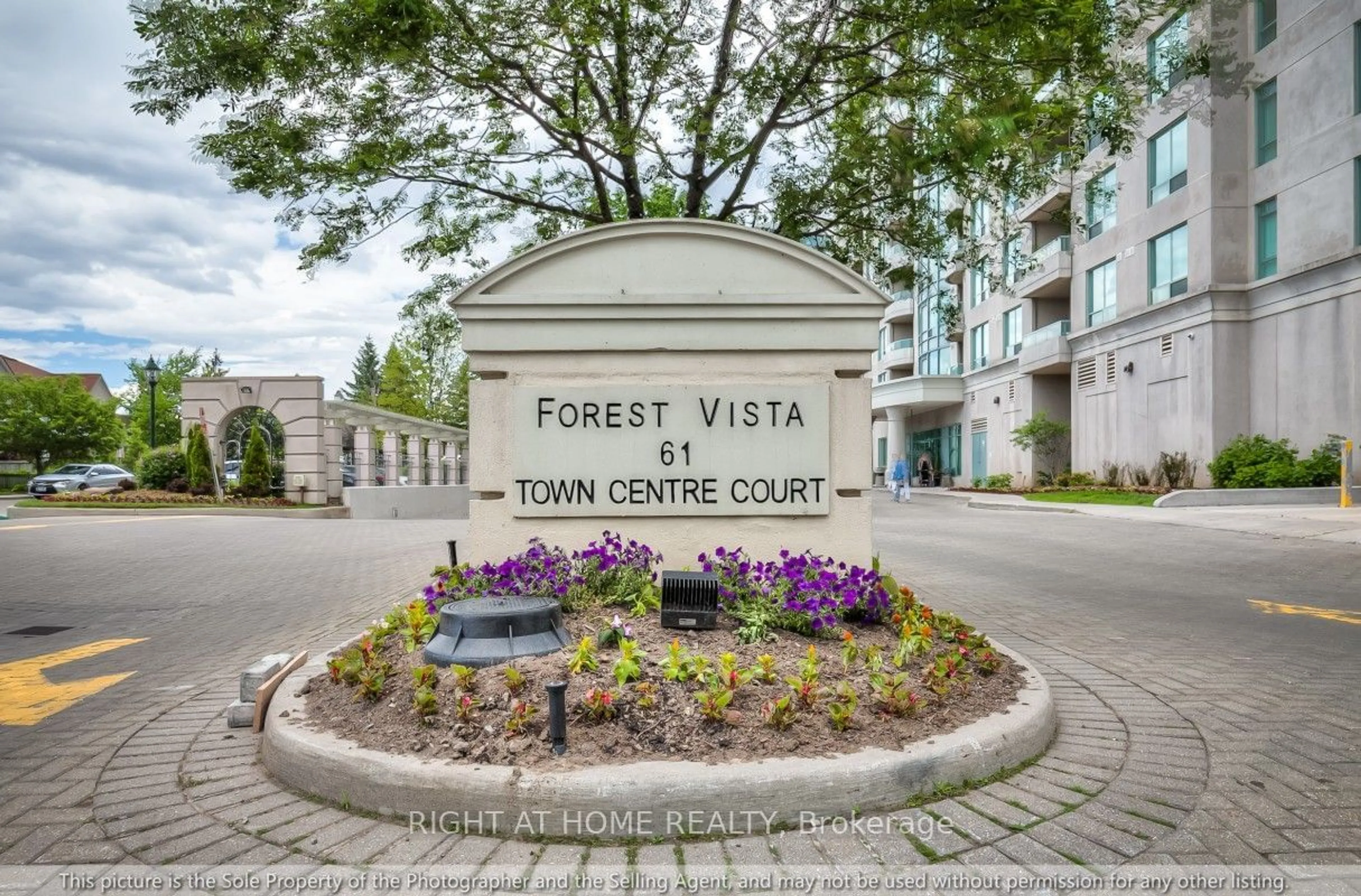 Forest view for 61 Town Centre Crt #1609, Toronto Ontario M1P 5C5