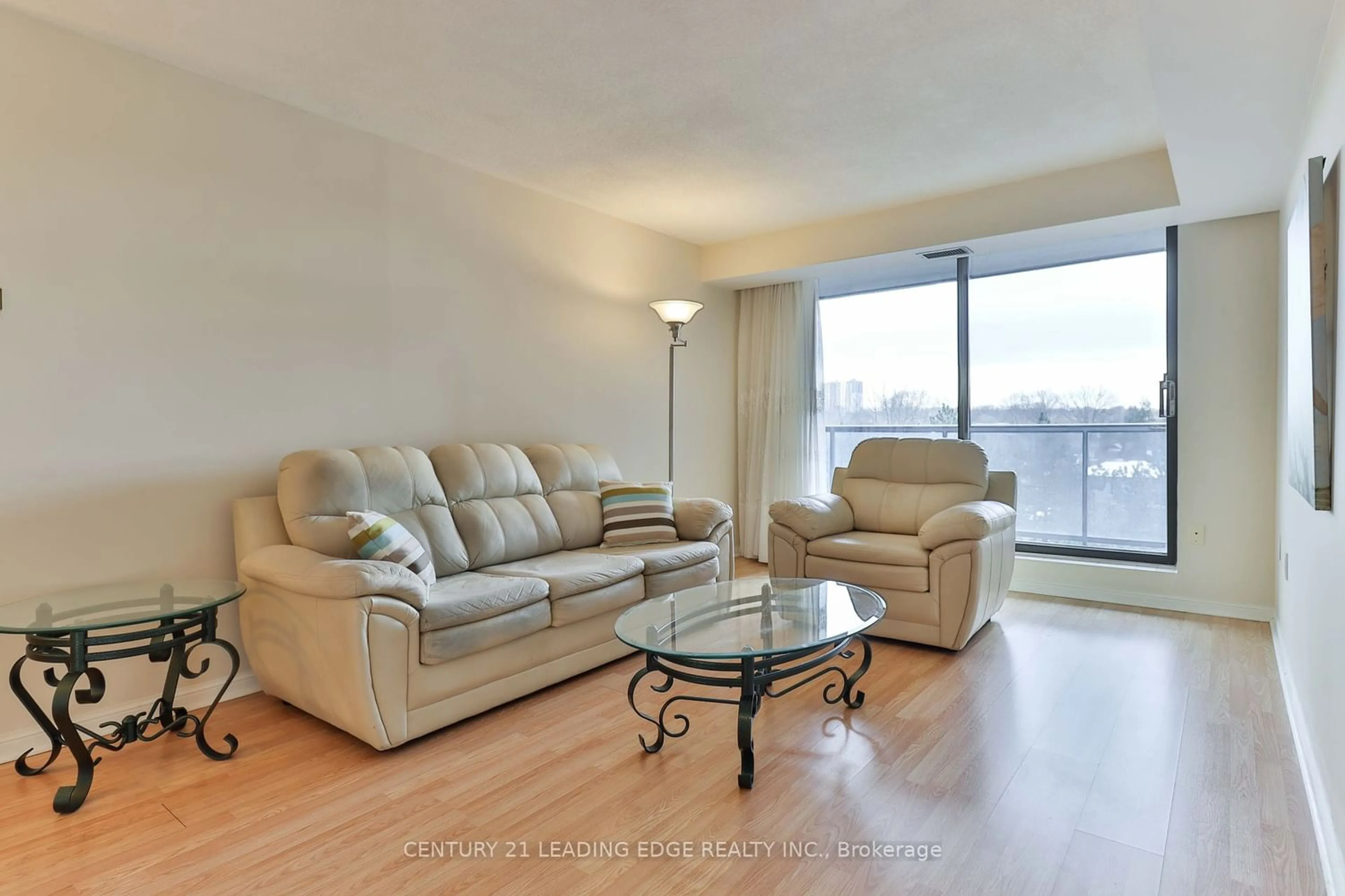 Living room for 757 Victoria Park Ave #607, Toronto Ontario M4C 5N8