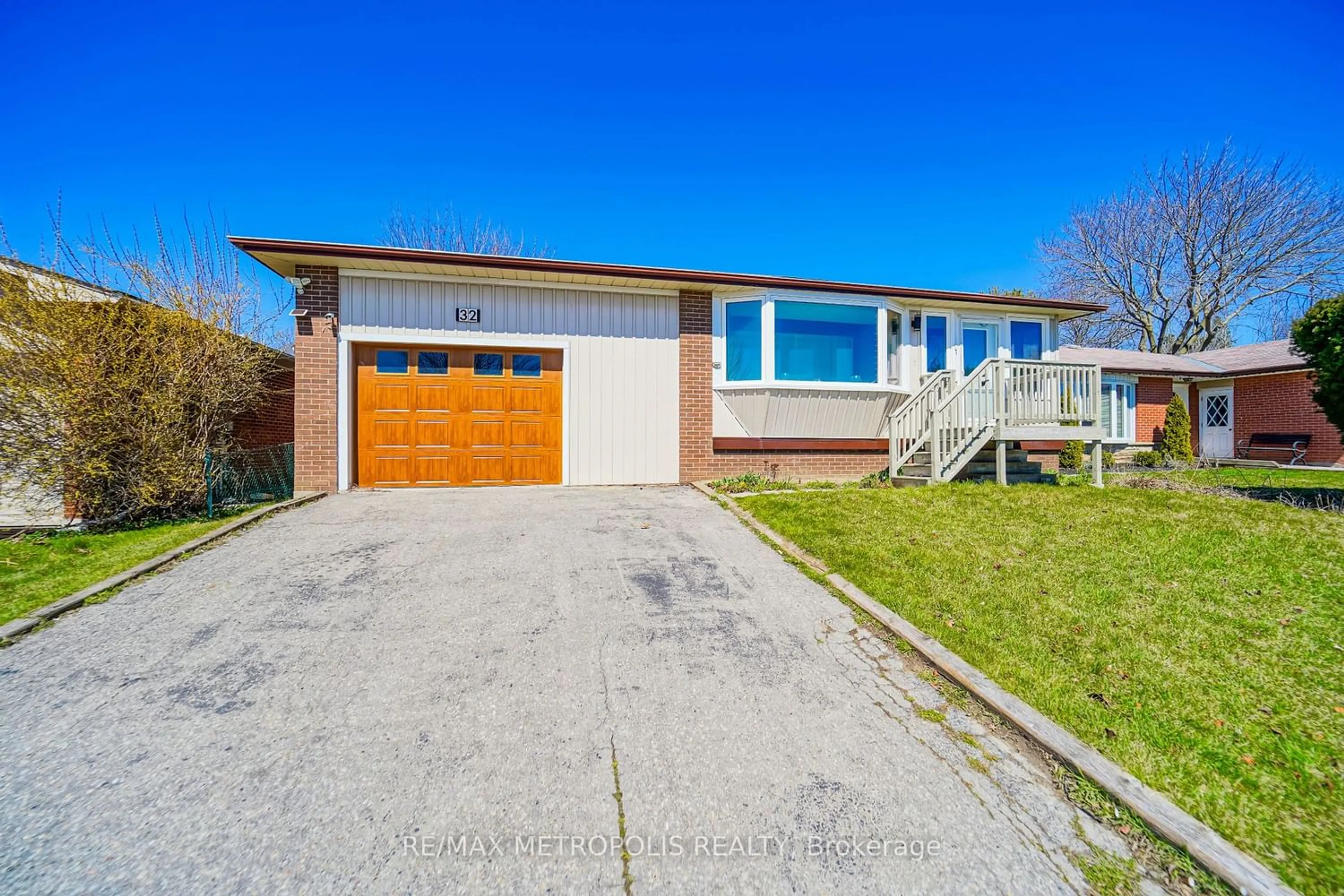 Frontside or backside of a home for 32 Charles Tupper Dr, Toronto Ontario M1C 2B1