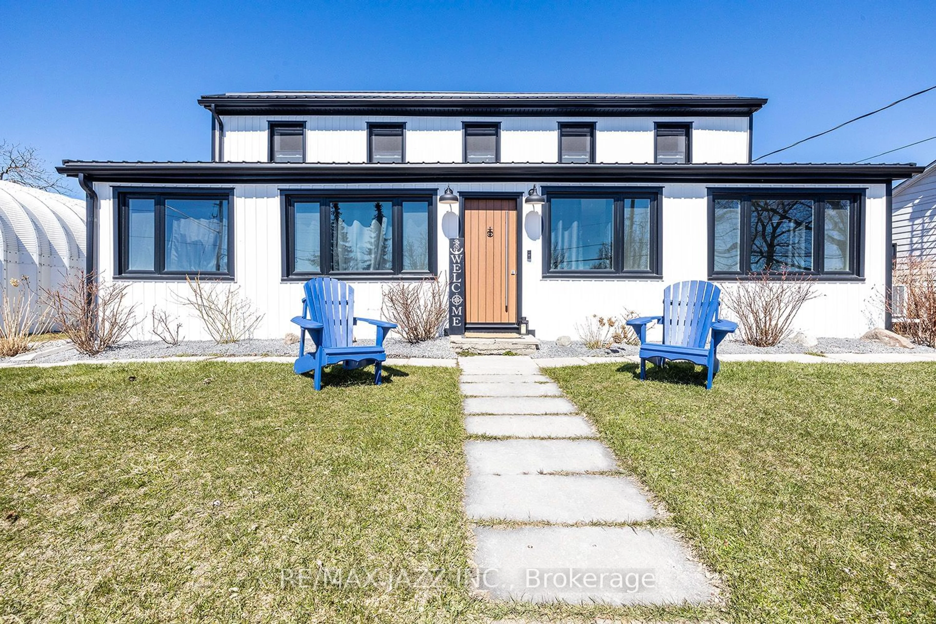 Frontside or backside of a home for 2 Boulton St, Clarington Ontario L1B 1L9