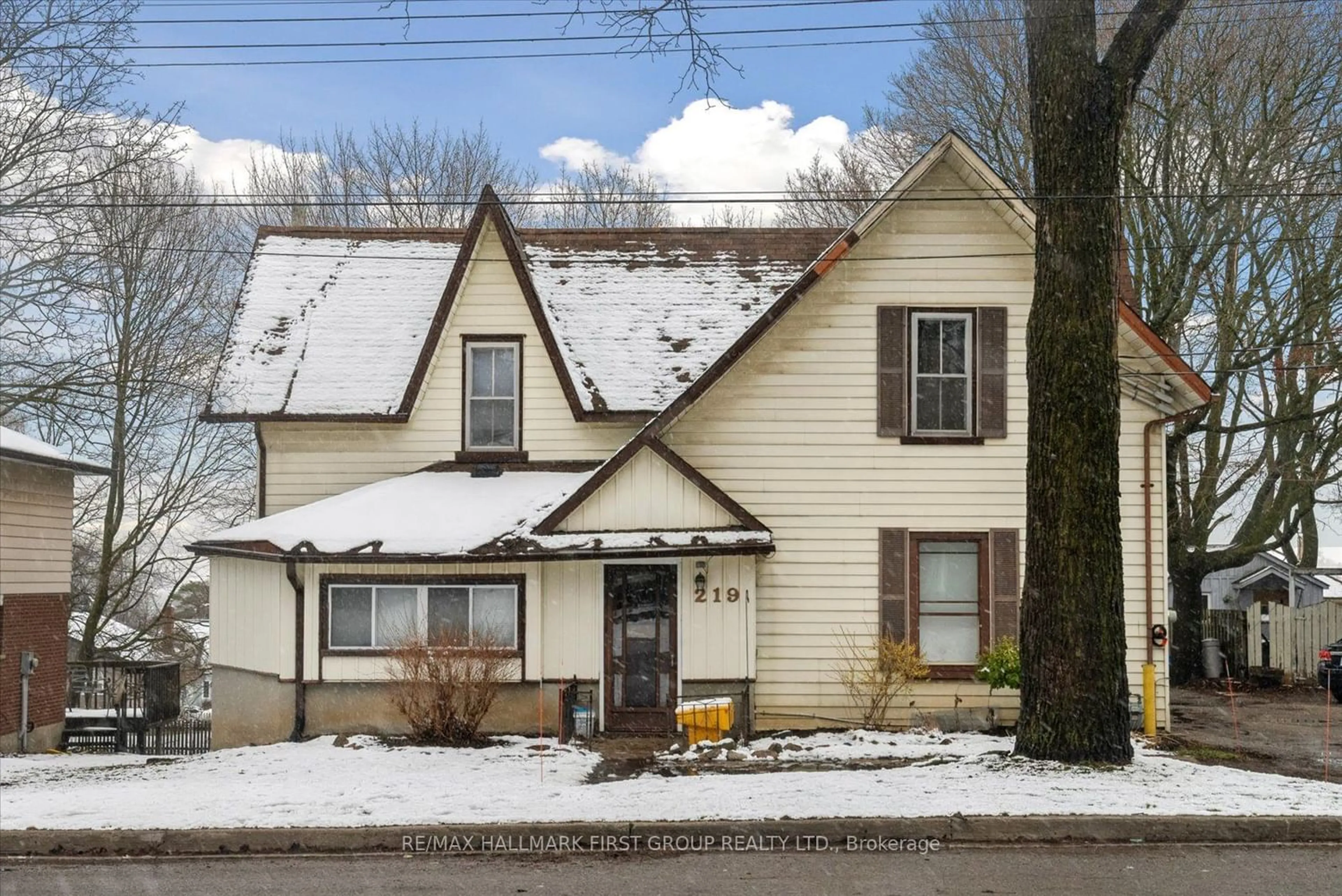 Frontside or backside of a home for 219 Cochrane St, Scugog Ontario L9L 1M1