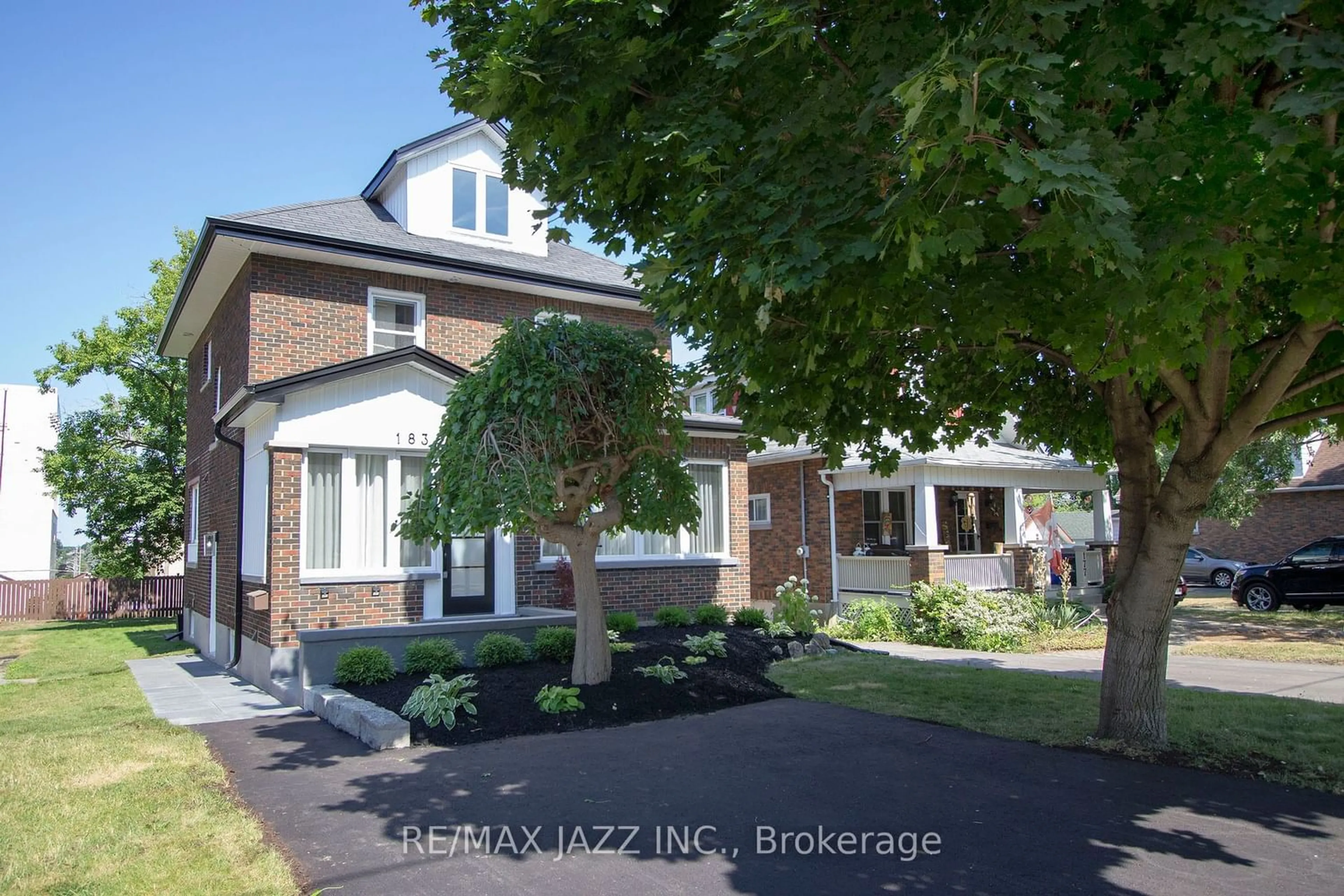 Frontside or backside of a home for 183 Gibbons St, Oshawa Ontario L1J 4Y1
