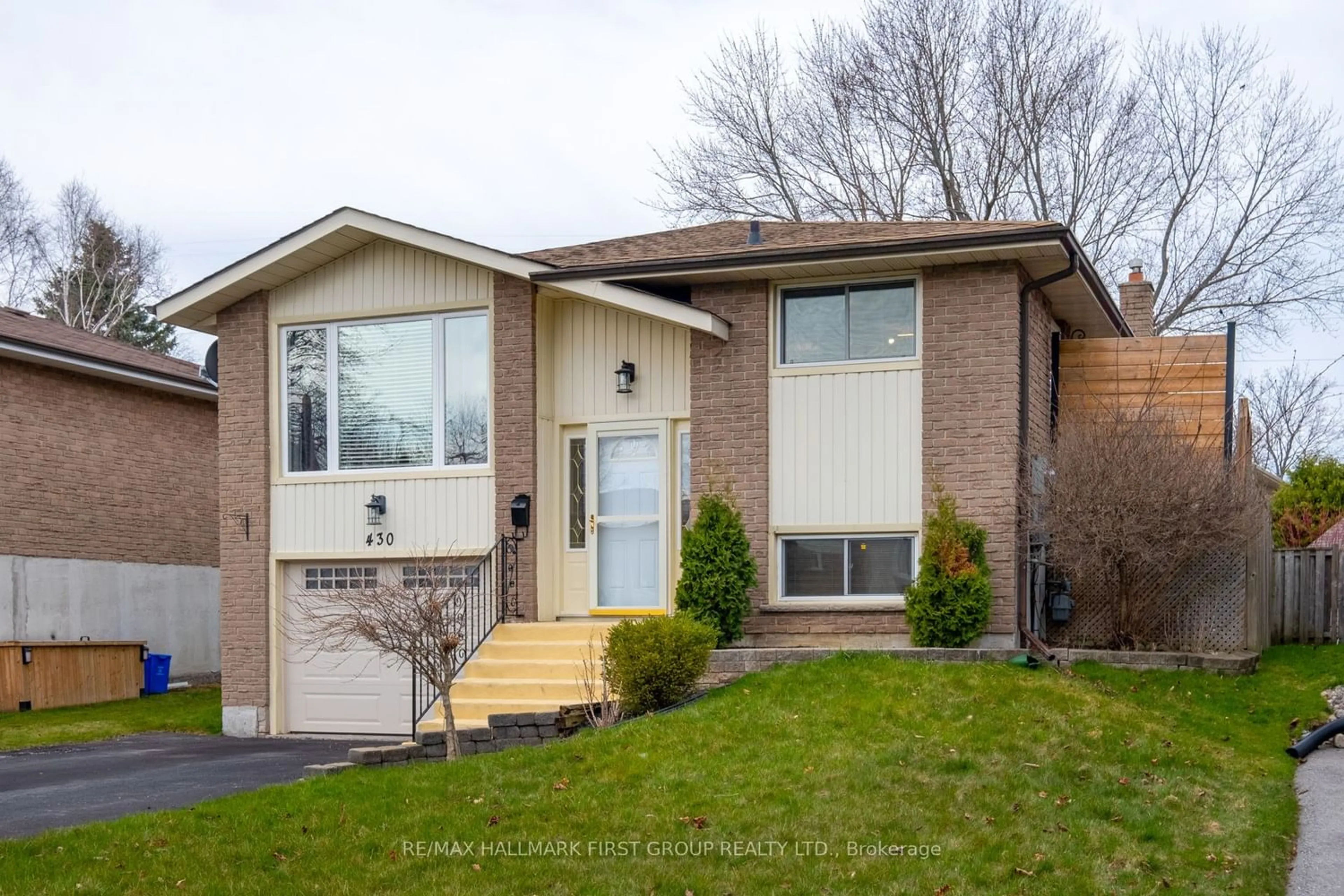 Frontside or backside of a home for 430 Paddington Cres, Oshawa Ontario L1G 7P4