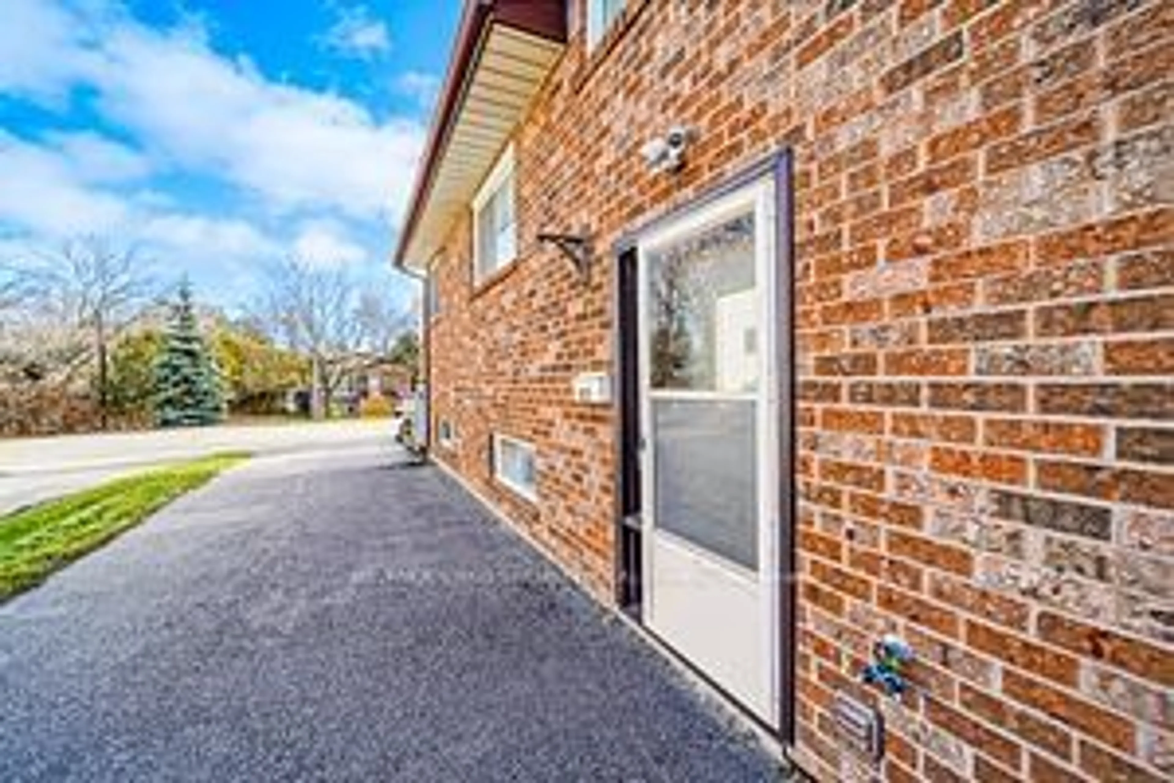 Home with brick exterior material for 612 Perry St, Whitby Ontario L1N 4C7