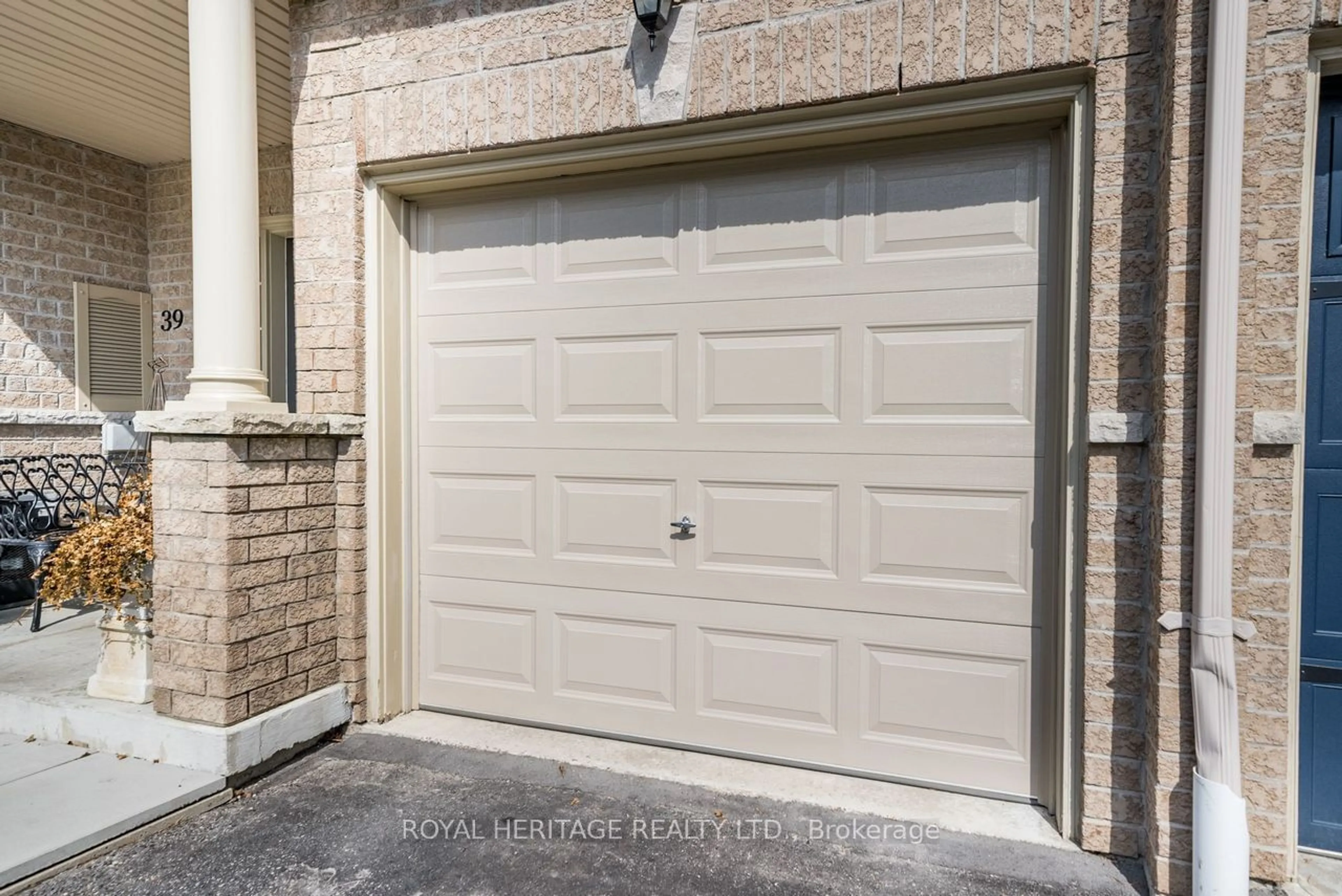 Indoor garage for 39 Tempo Way, Whitby Ontario L1M 0G1