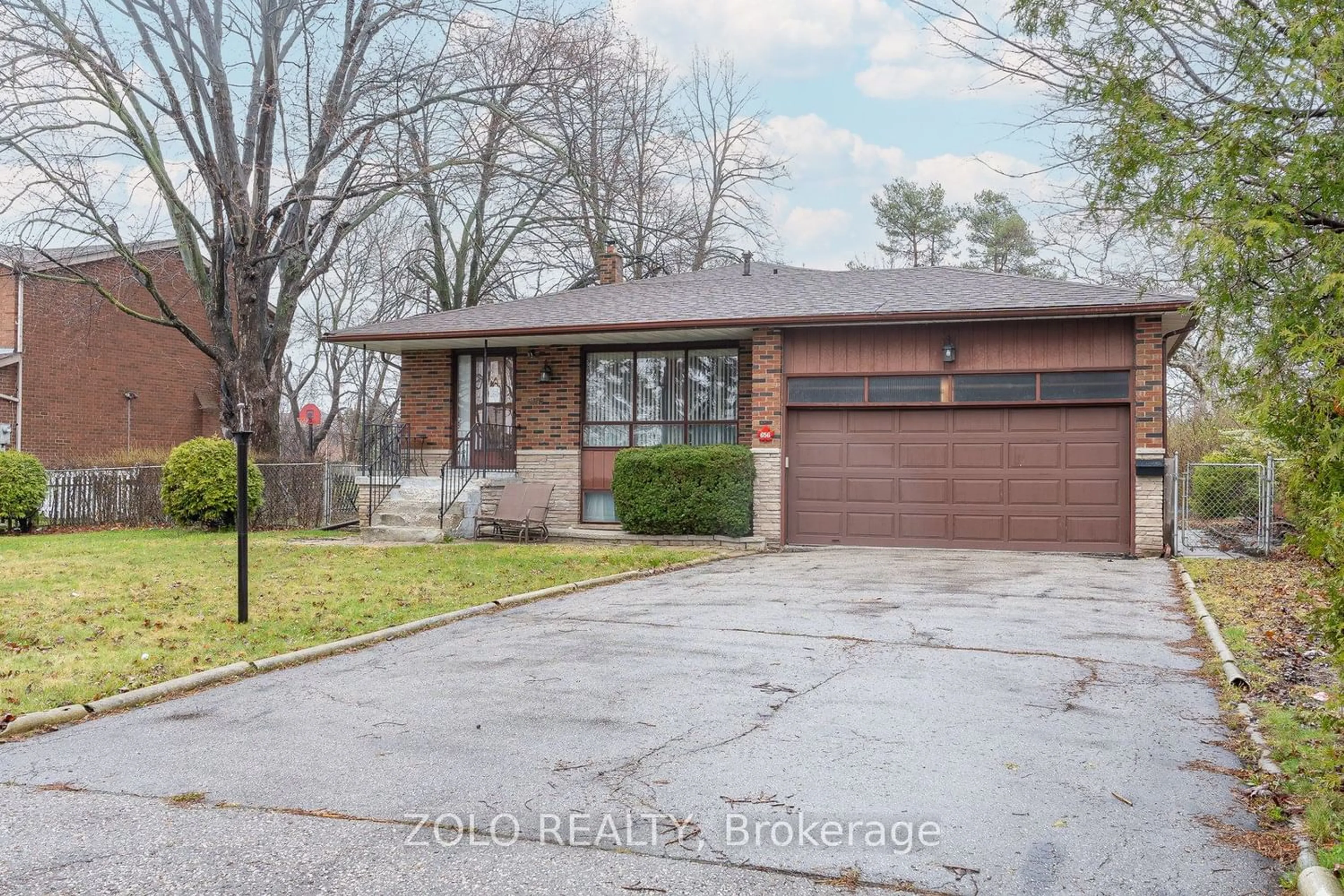 Home with brick exterior material for 656 Sheppard Ave, Pickering Ontario L1V 1G3