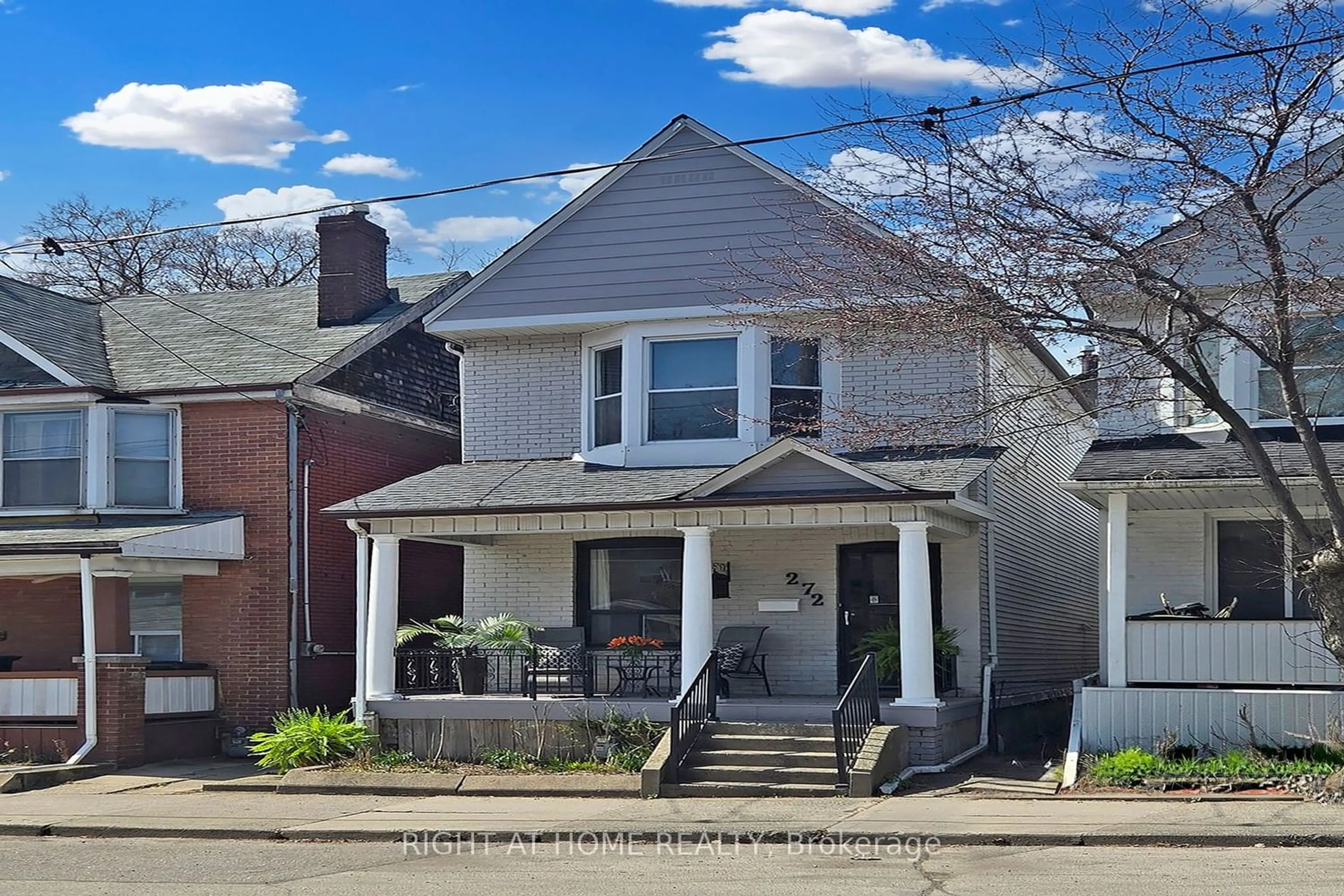 Frontside or backside of a home for 272 Jones Ave, Toronto Ontario M4M 3A6