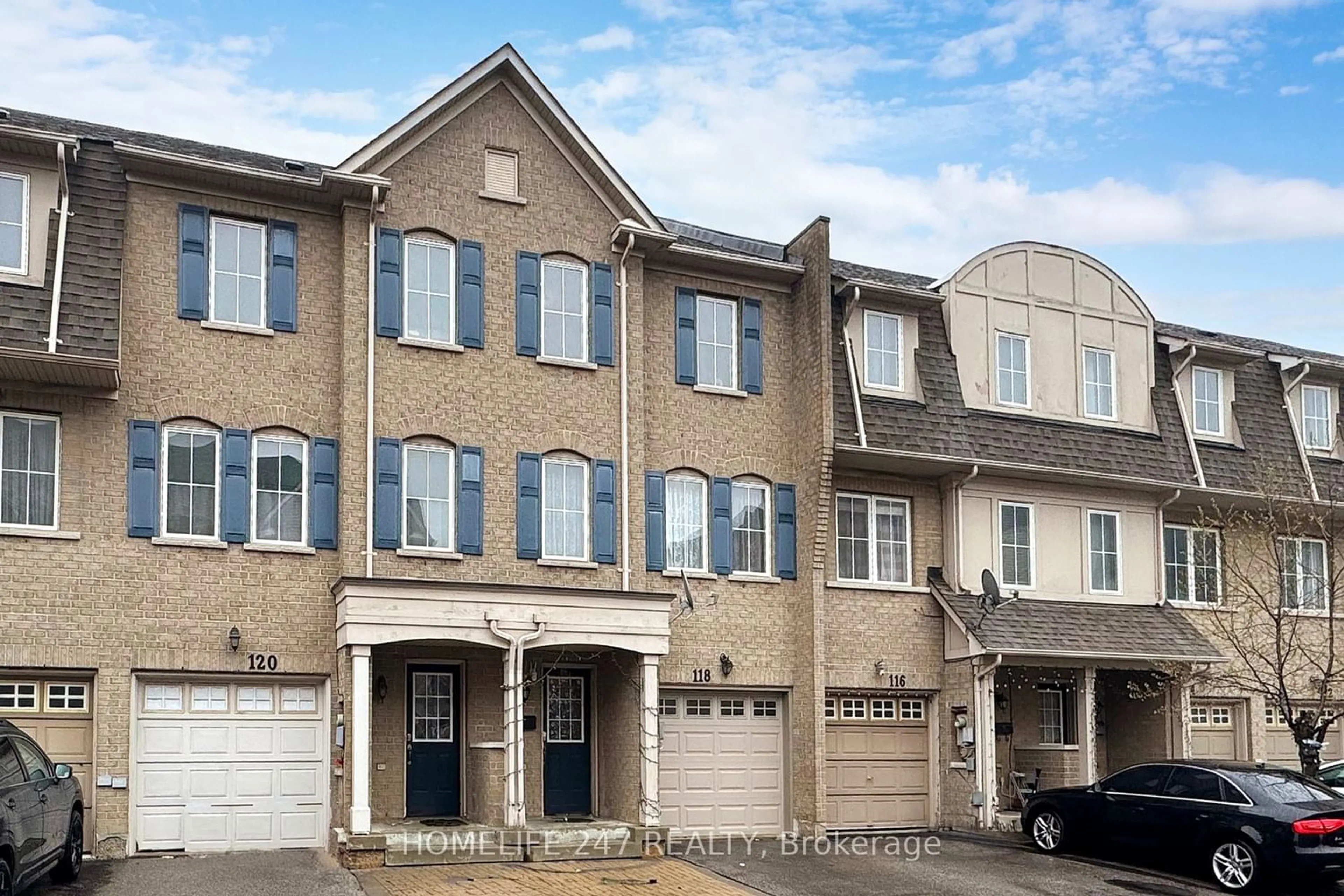 A pic from exterior of the house or condo for 118 Jenkinson Way, Toronto Ontario M1P 5H4