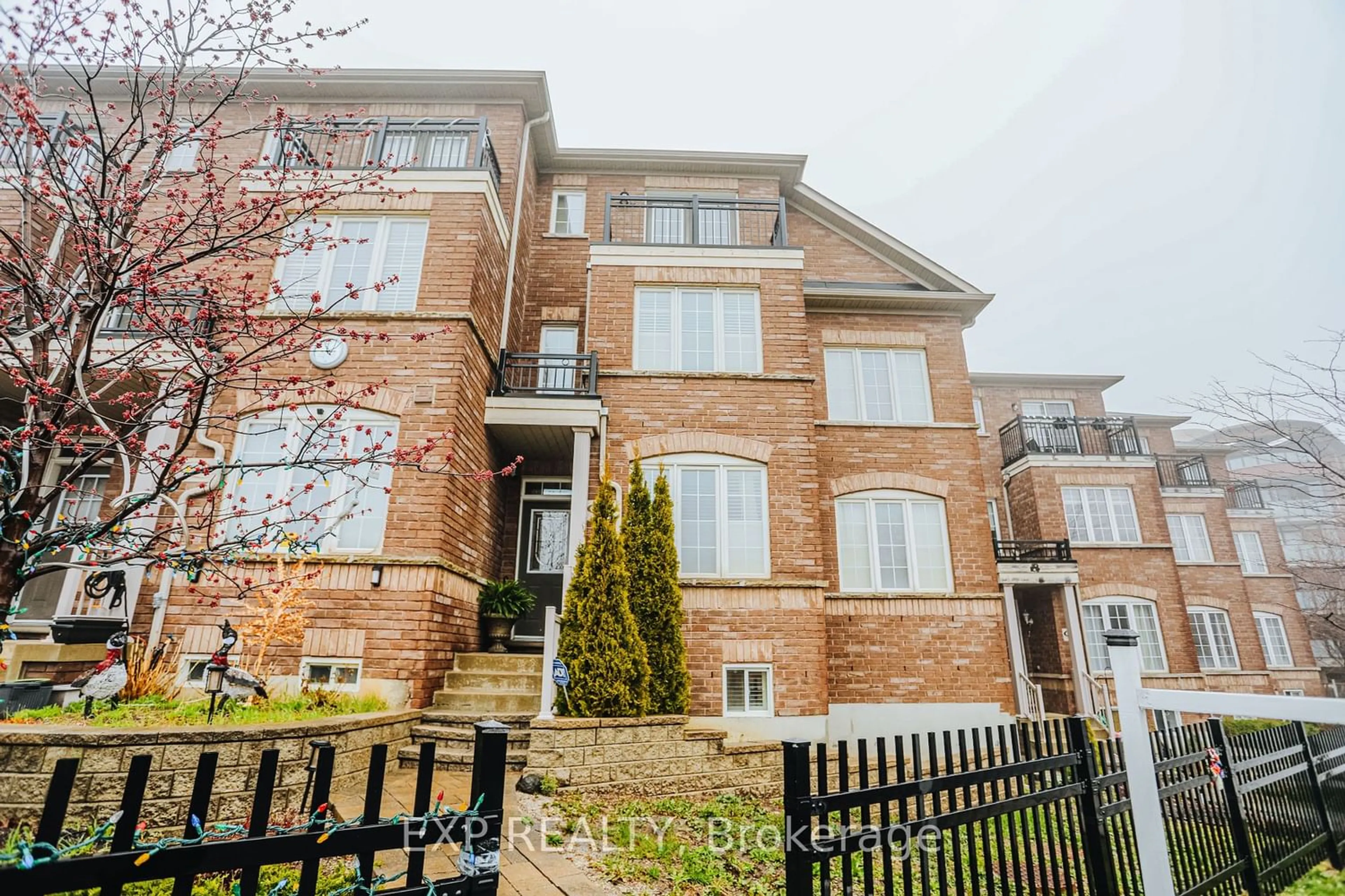 A pic from exterior of the house or condo for 3358 C Kingston Rd, Toronto Ontario M1M 1R2