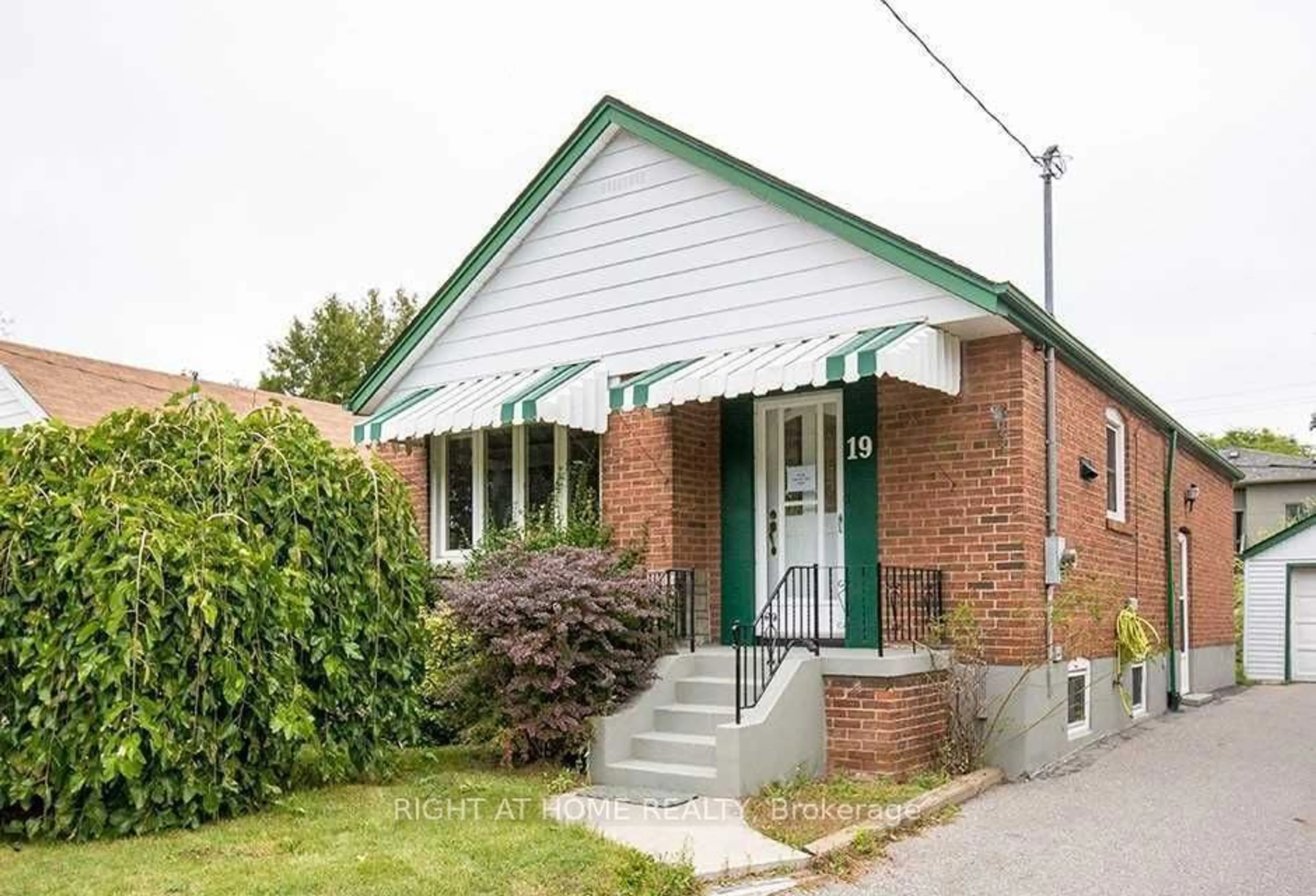 Home with brick exterior material for 19 Stellarton Rd, Toronto Ontario M1L 3C6