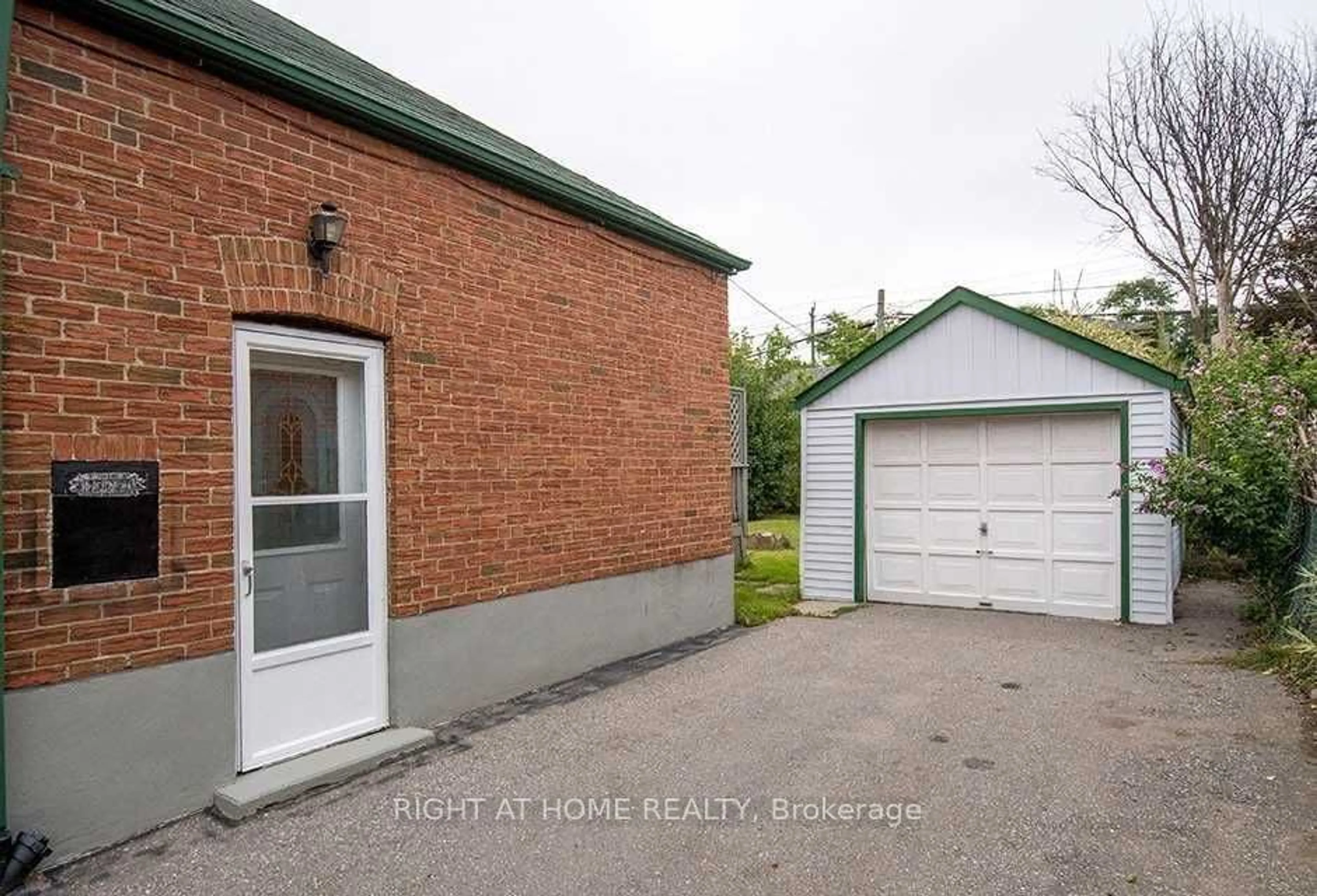 Frontside or backside of a home for 19 Stellarton Rd, Toronto Ontario M1L 3C6