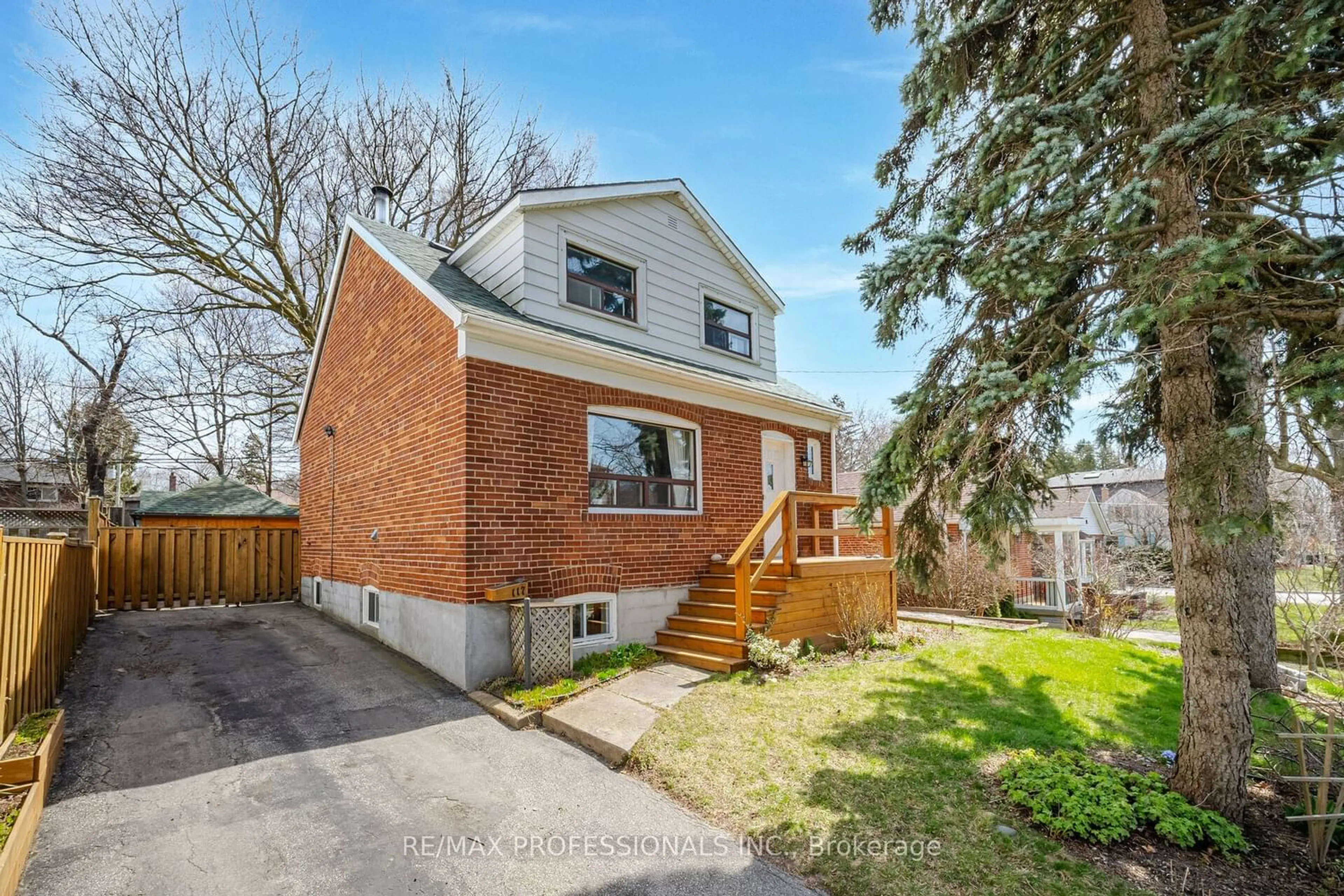 Frontside or backside of a home for 117 Eastville Ave, Toronto Ontario M1M 2P2