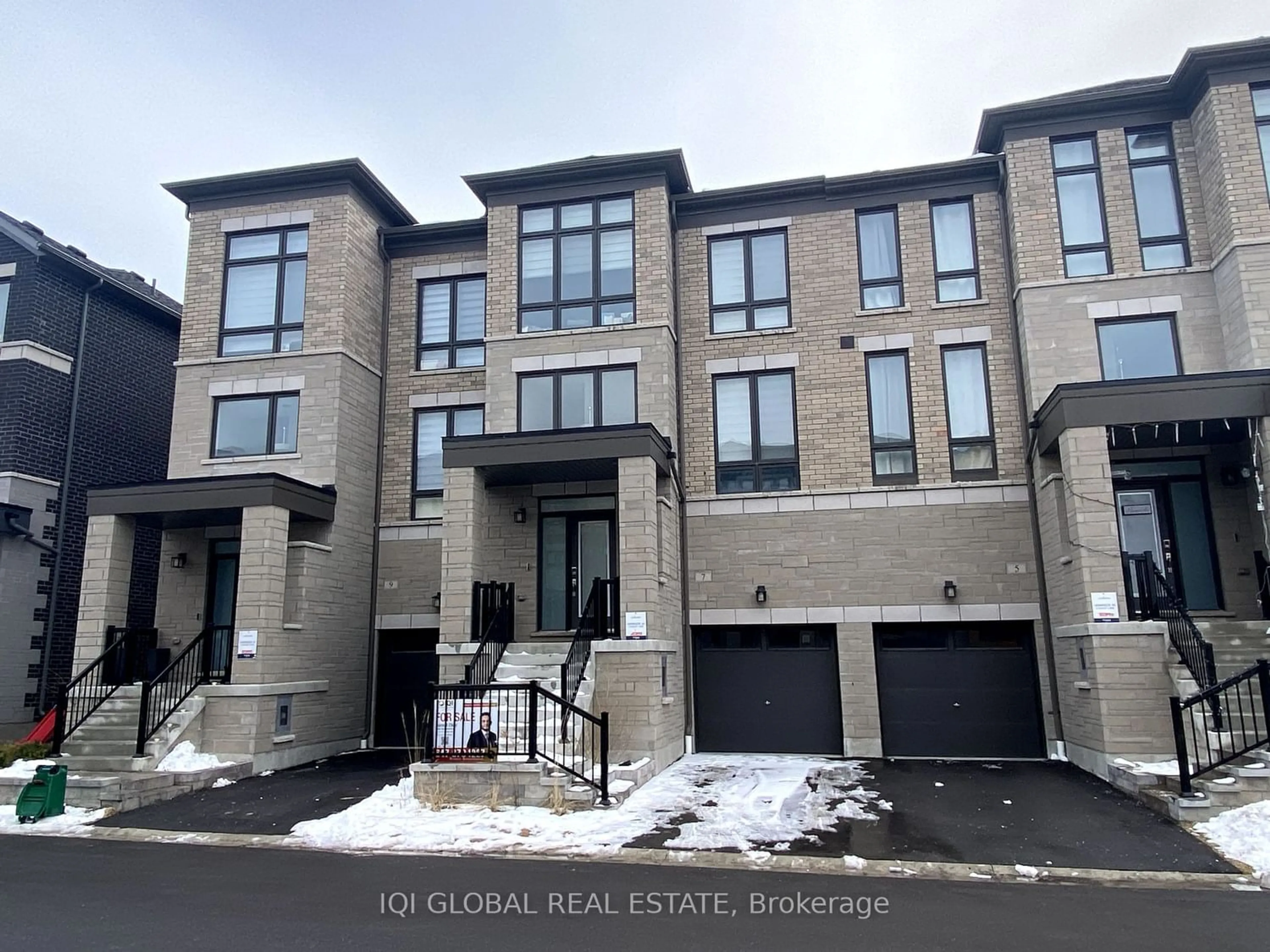 A pic from exterior of the house or condo for 7 Douet Lane, Ajax Ontario L1Z 0V4